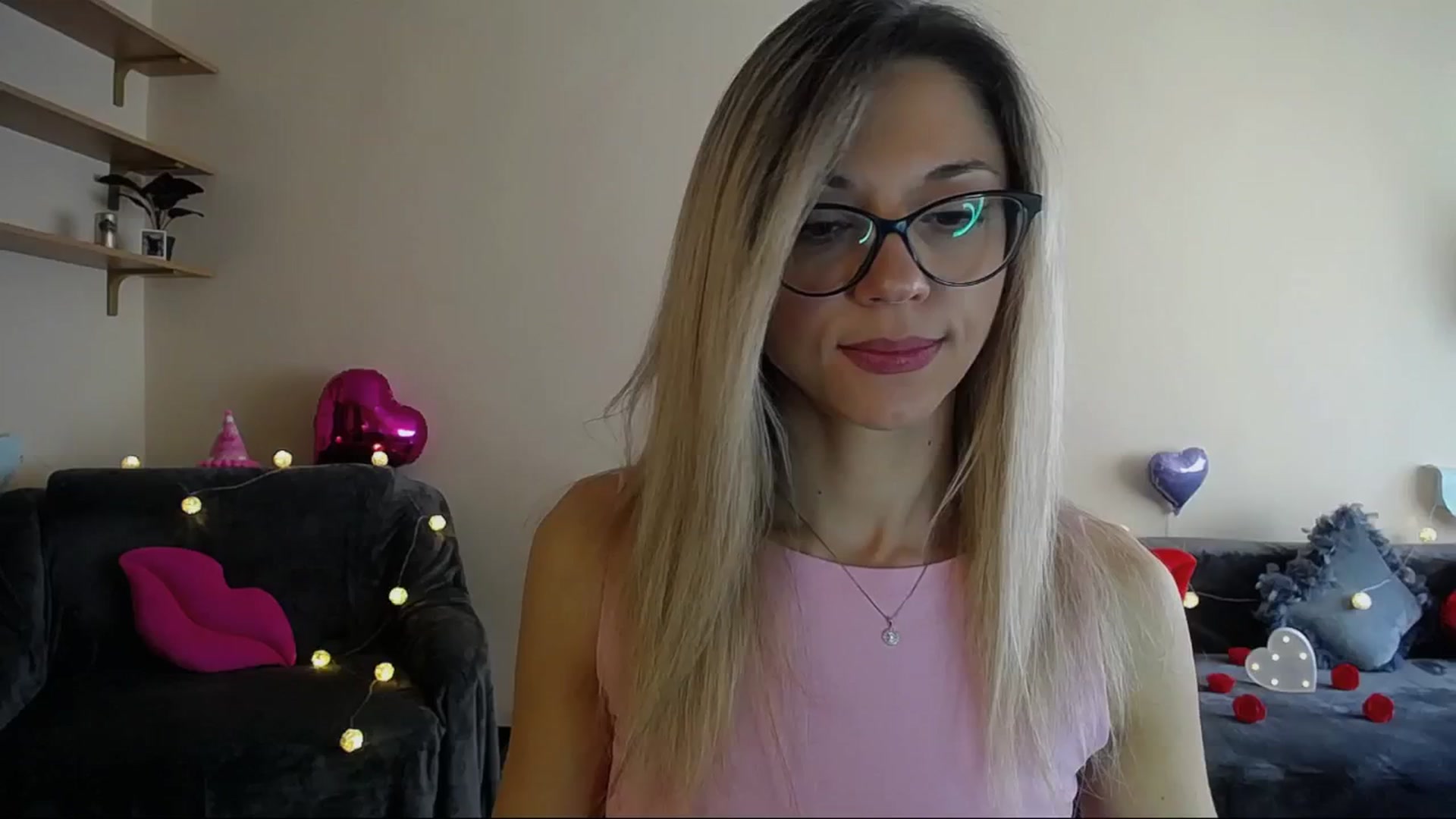 Gallery image thumbnail from Sunshine_alis's myfreecams stream on, 05/14/2025, 16:00 image 4 of 20