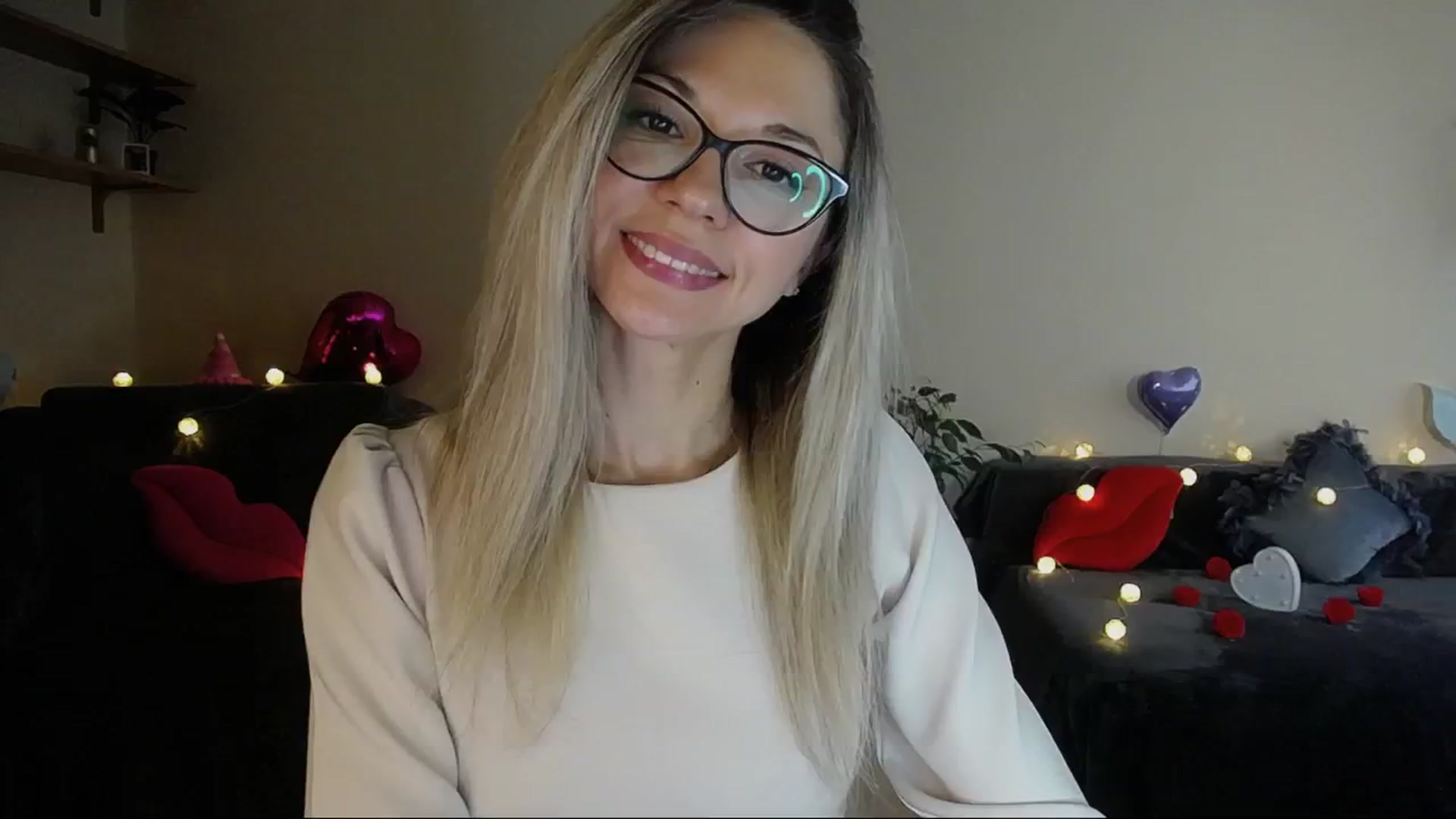 Gallery image thumbnail from Sunshine_alis's myfreecams stream on, 05/17/2025, 16:11 image 5 of 20