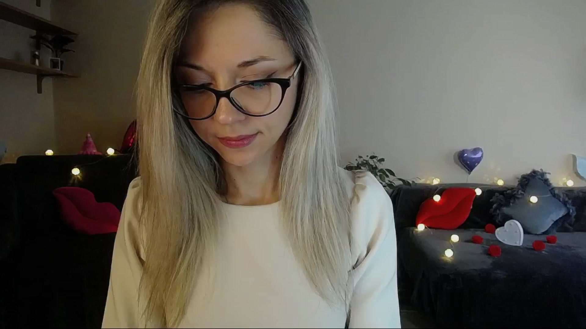 Gallery image thumbnail from Sunshine_alis's myfreecams stream on, 05/17/2025, 16:11 image 10 of 20