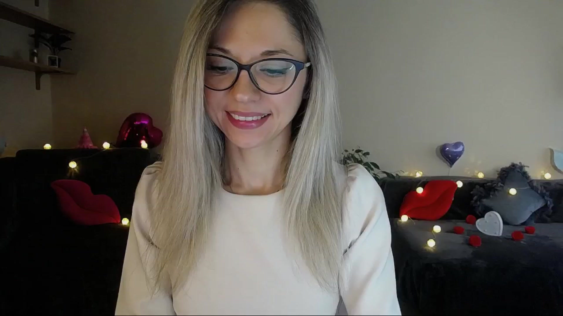 Gallery image thumbnail from Sunshine_alis's myfreecams stream on, 05/17/2025, 16:11 image 4 of 20