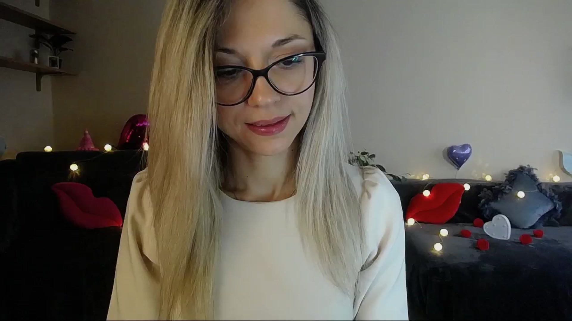 Gallery image thumbnail from Sunshine_alis's myfreecams stream on, 05/17/2025, 16:11 image 9 of 20