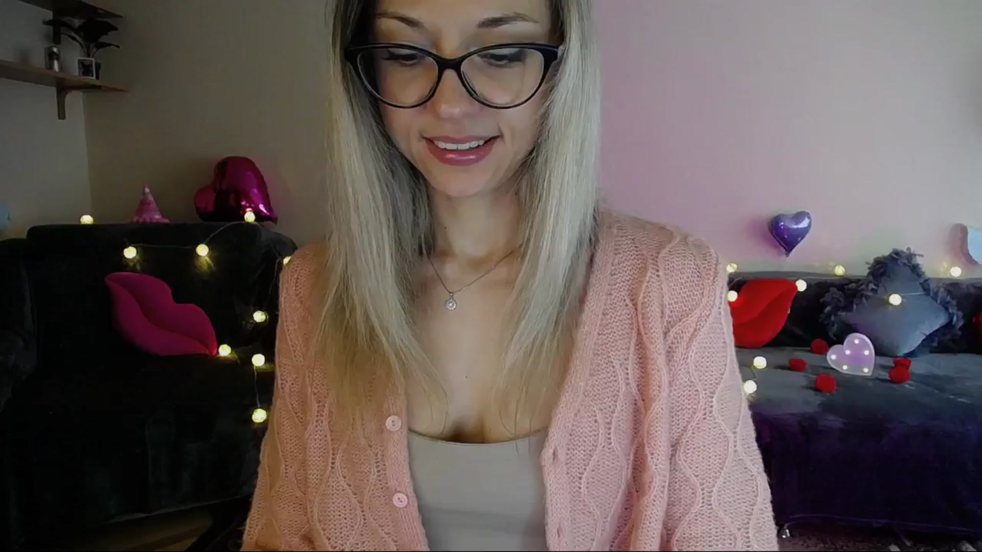 Gallery image thumbnail from Sunshine_alis's myfreecams stream on, 05/19/2025, 16:41 image 8 of 20