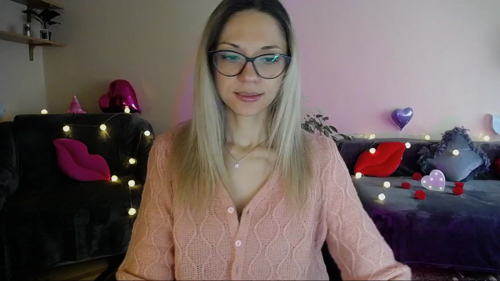 Gallery image thumbnail from Sunshine_alis's myfreecams stream on, 05/19/2025, 16:41 image 1 of 20