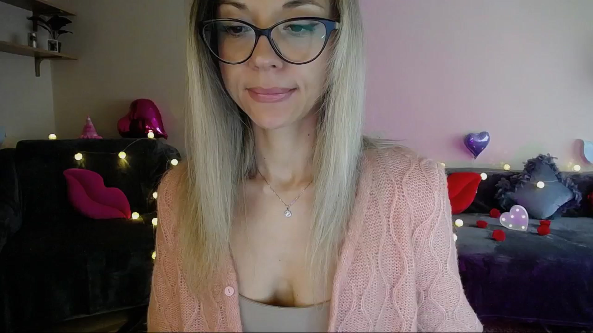 Gallery image thumbnail from Sunshine_alis's myfreecams stream on, 05/19/2025, 16:41 image 14 of 20