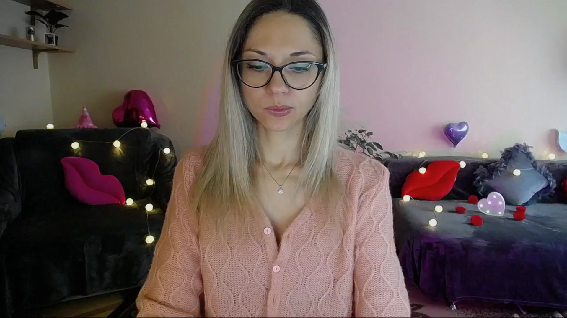 Gallery image thumbnail from Sunshine_alis's myfreecams stream on, 05/19/2025, 16:41 image 3 of 20