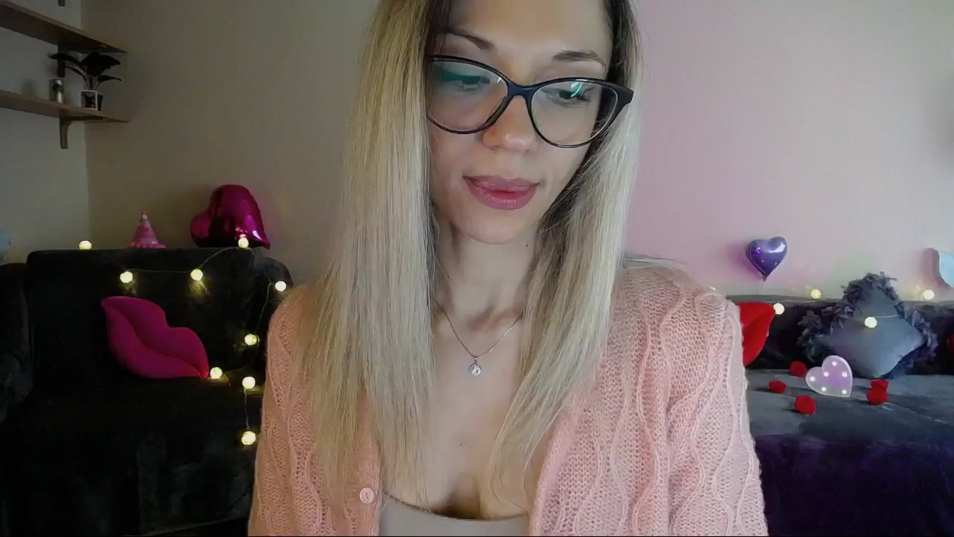 Gallery image thumbnail from Sunshine_alis's myfreecams stream on, 05/19/2025, 16:41 image 17 of 20