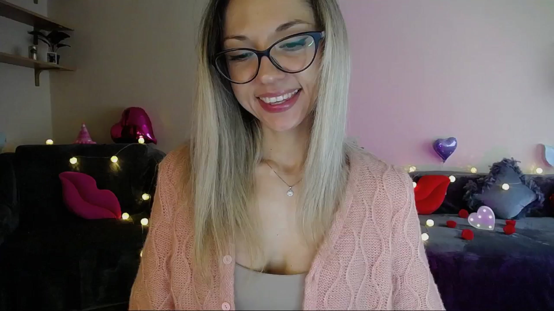 Gallery image thumbnail from Sunshine_alis's myfreecams stream on, 05/19/2025, 16:41 image 20 of 20