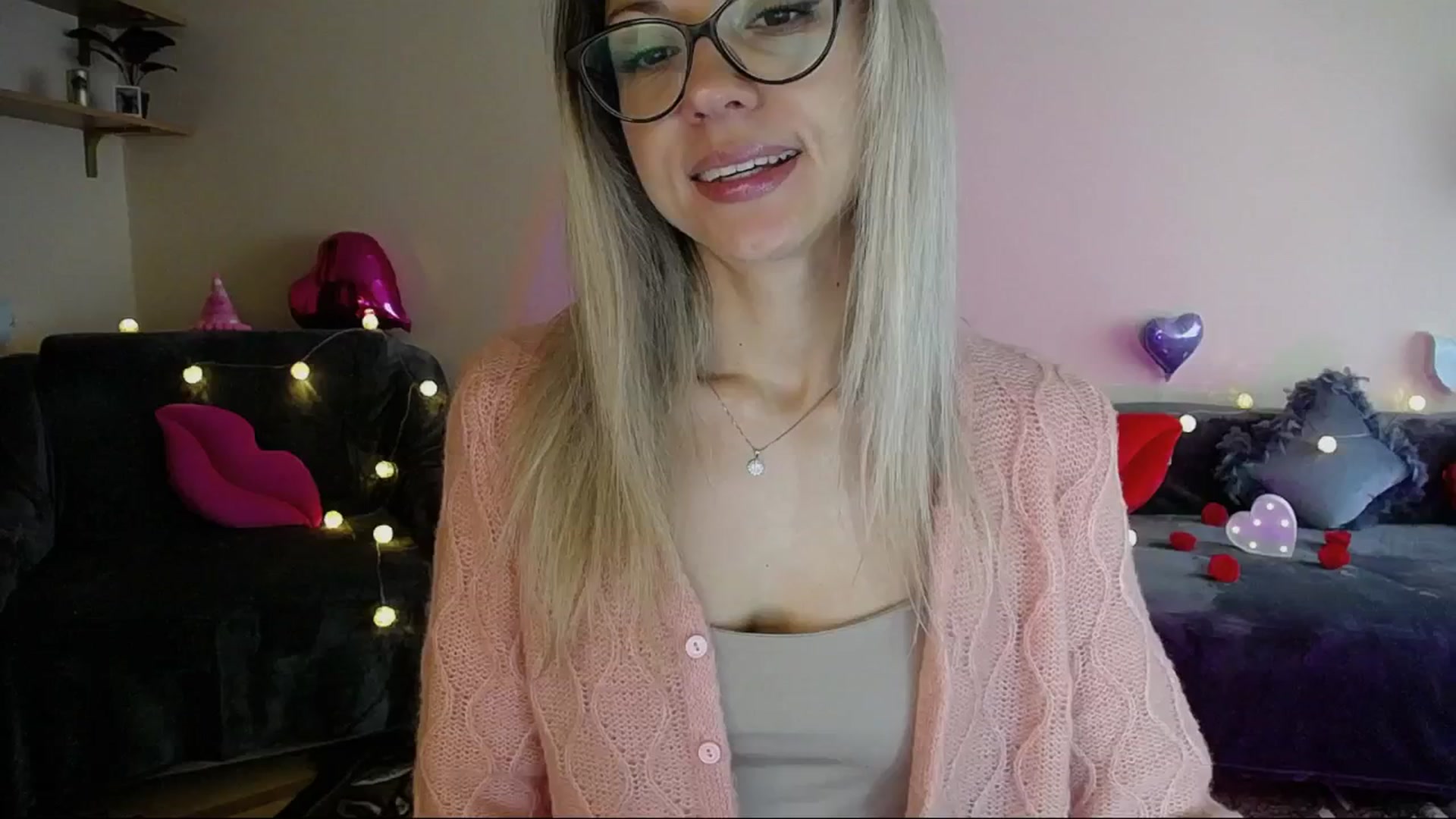 Gallery image thumbnail from Sunshine_alis's myfreecams stream on, 05/19/2025, 16:41 image 5 of 20