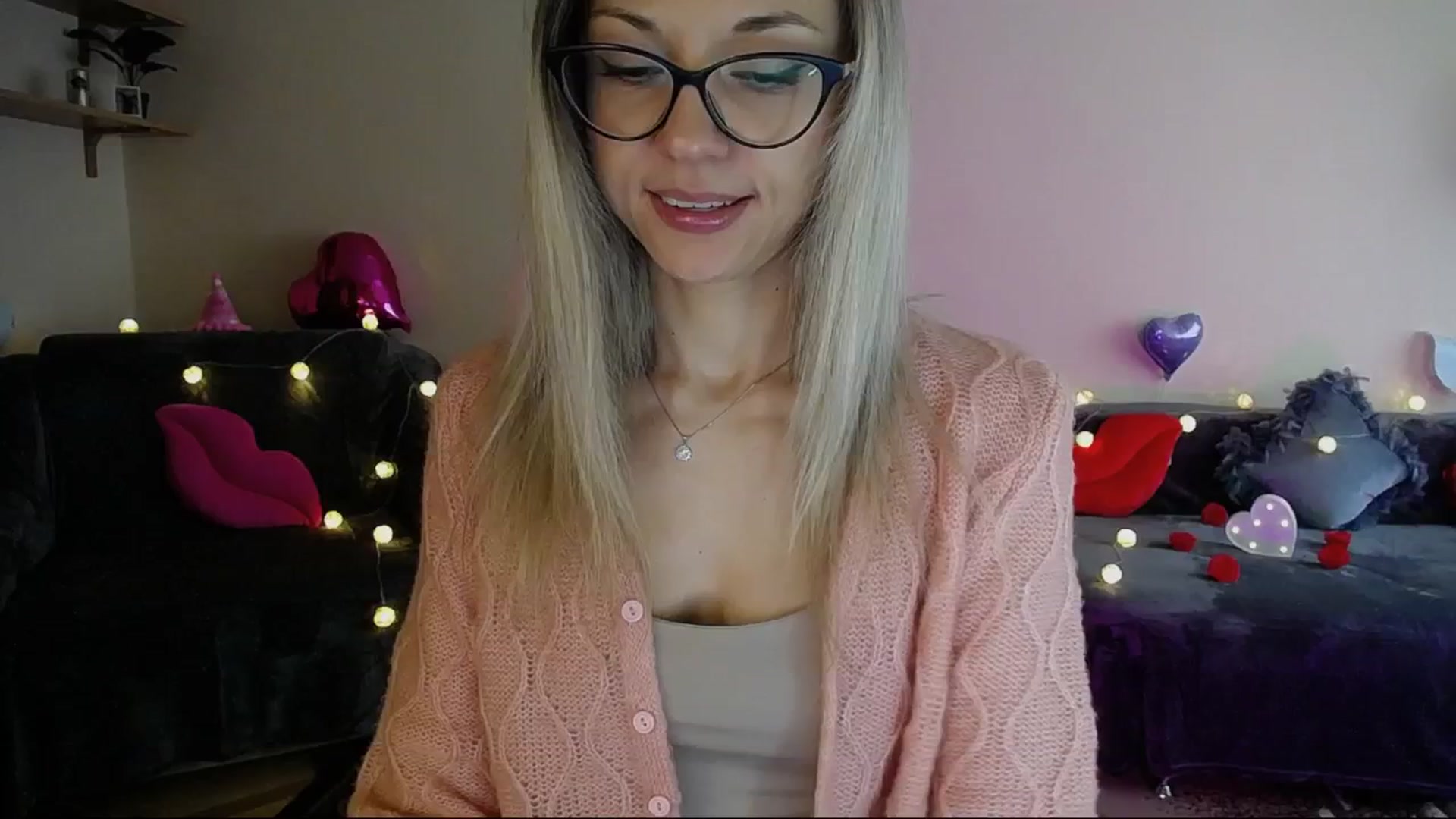 Gallery image thumbnail from Sunshine_alis's myfreecams stream on, 05/19/2025, 16:41 image 6 of 20