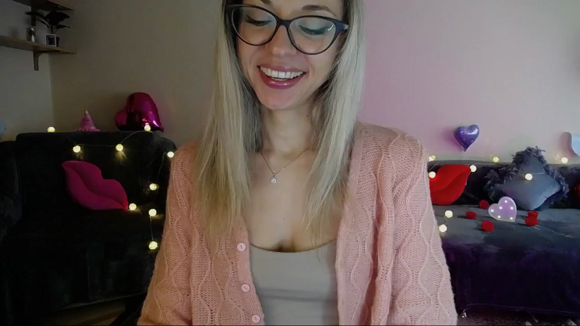Gallery image thumbnail from Sunshine_alis's myfreecams stream on, 05/19/2025, 16:41 image 7 of 20
