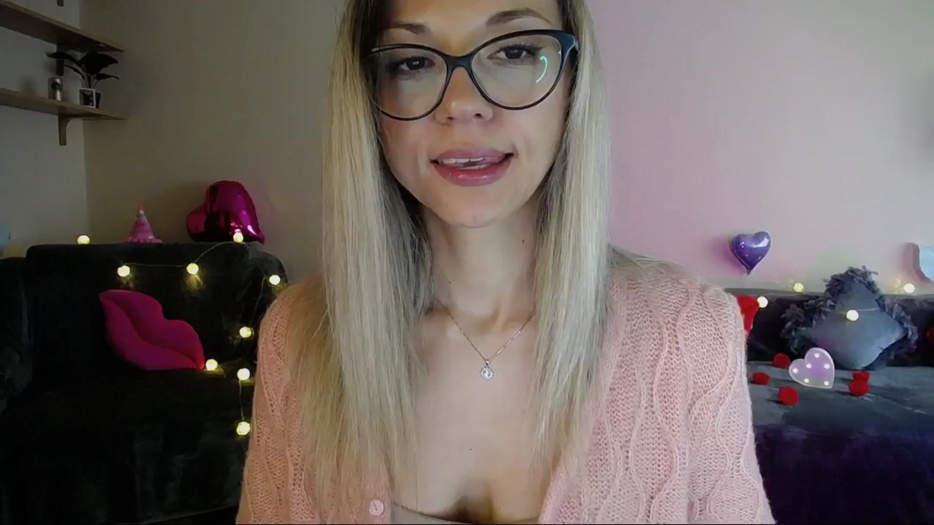 Gallery image thumbnail from Sunshine_alis's myfreecams stream on, 05/19/2025, 16:41 image 18 of 20
