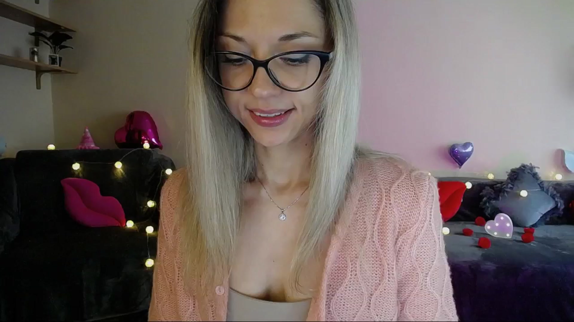 Gallery image thumbnail from Sunshine_alis's myfreecams stream on, 05/19/2025, 16:41 image 16 of 20