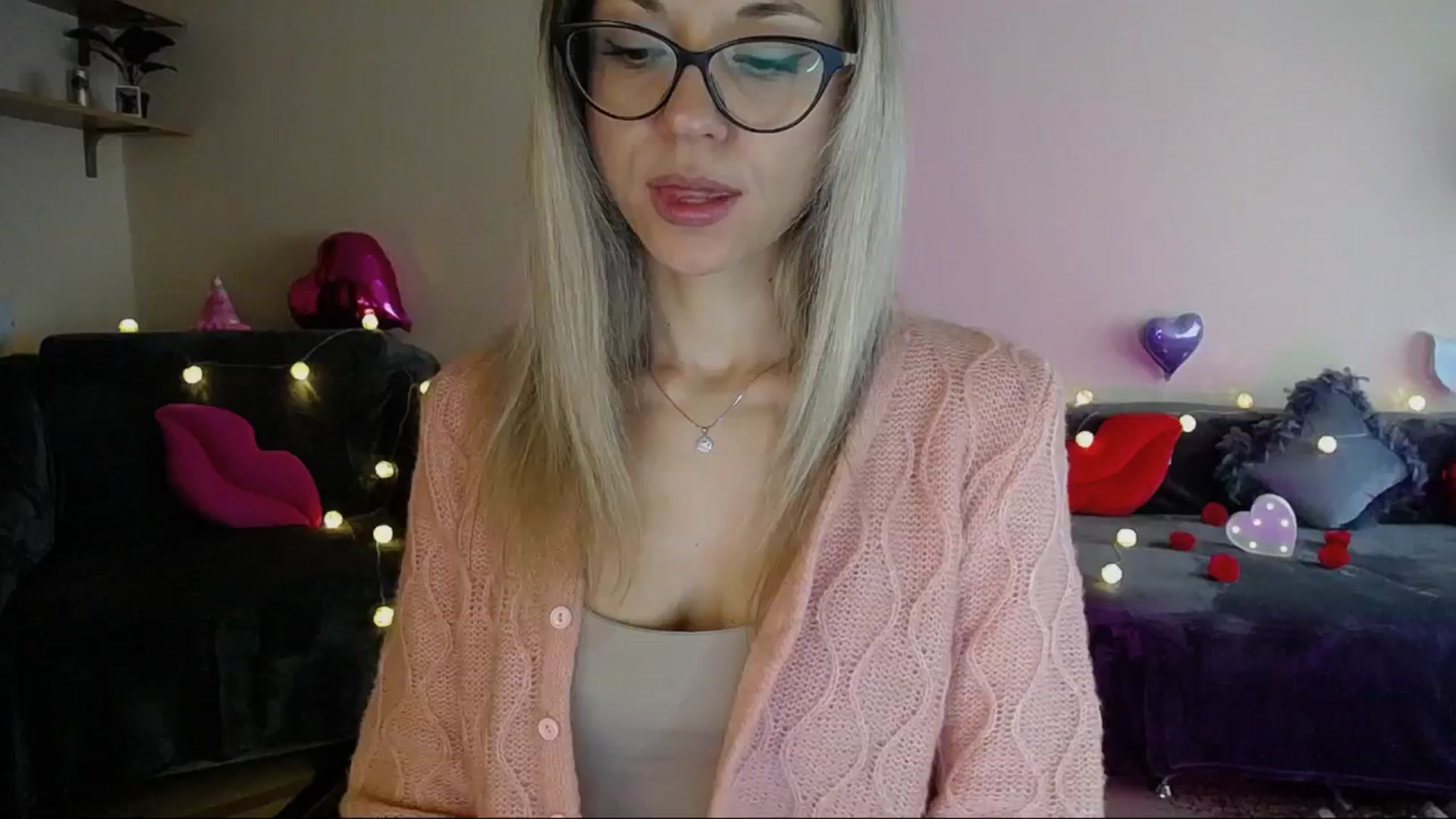 Gallery image thumbnail from Sunshine_alis's myfreecams stream on, 05/19/2025, 16:41 image 9 of 20