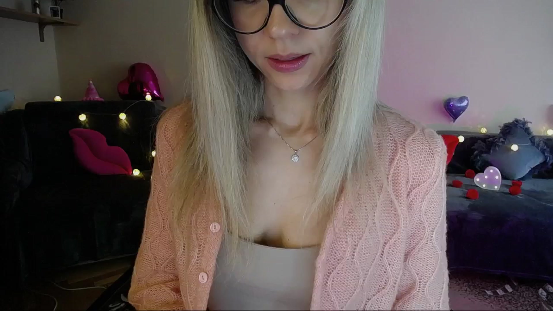 Gallery image thumbnail from Sunshine_alis's myfreecams stream on, 05/19/2025, 16:41 image 12 of 20