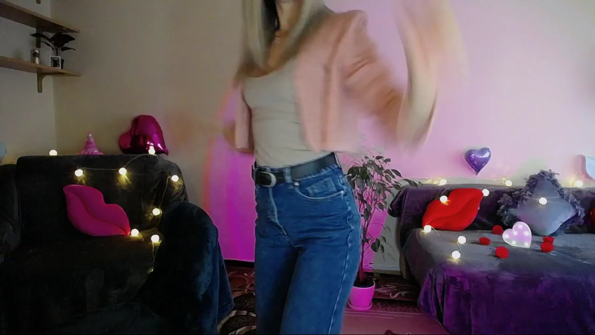 Gallery image thumbnail from Sunshine_alis's myfreecams stream on, 05/19/2025, 17:54 image 1 of 20