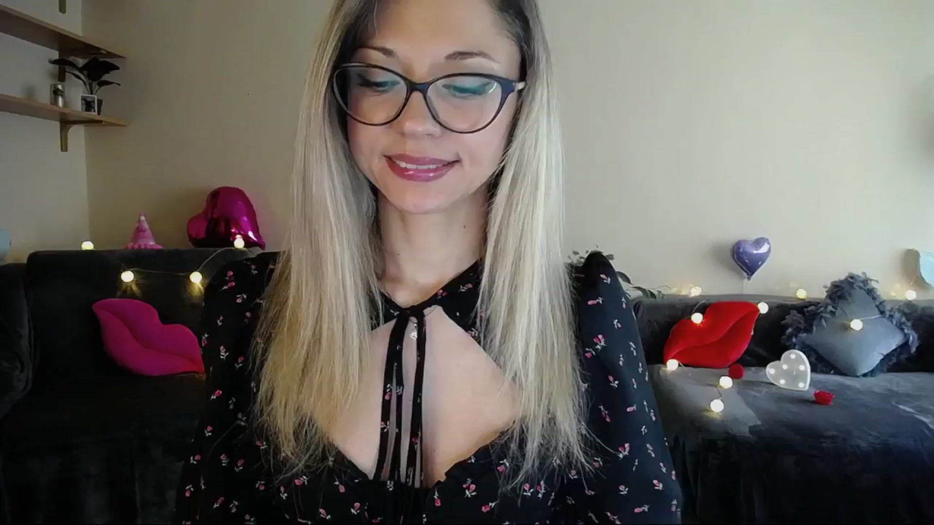 Gallery image thumbnail from Sunshine_alis's myfreecams stream on, 05/20/2025, 16:17 image 10 of 20