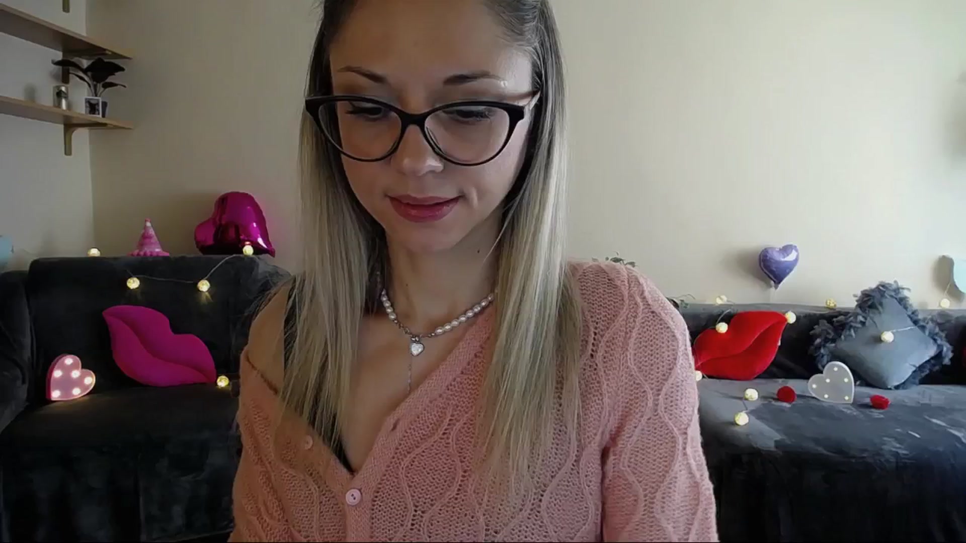 Gallery image thumbnail from Sunshine_alis's myfreecams stream on, 05/21/2025, 14:49 image 17 of 20
