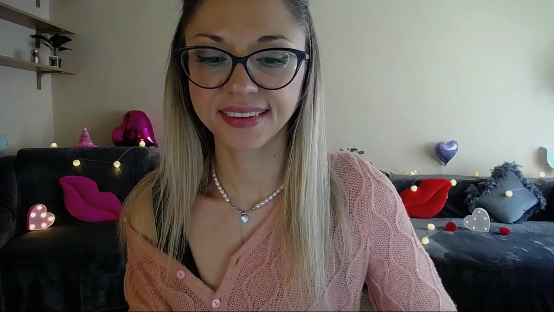 Gallery image thumbnail from Sunshine_alis's myfreecams stream on, 05/21/2025, 14:49 image 4 of 20