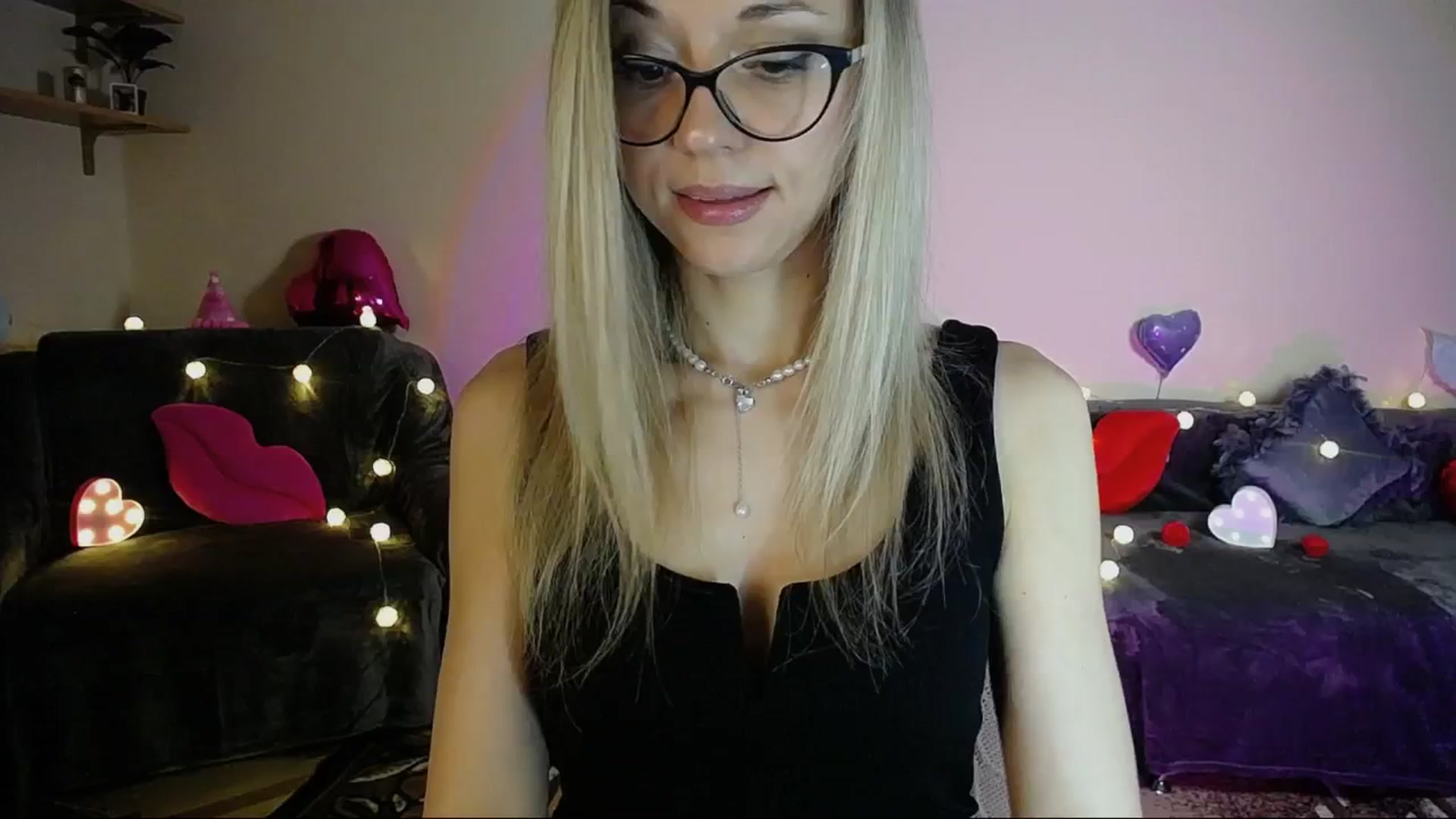 Gallery image thumbnail from Sunshine_alis's myfreecams stream on, 05/21/2025, 19:21 image 11 of 20