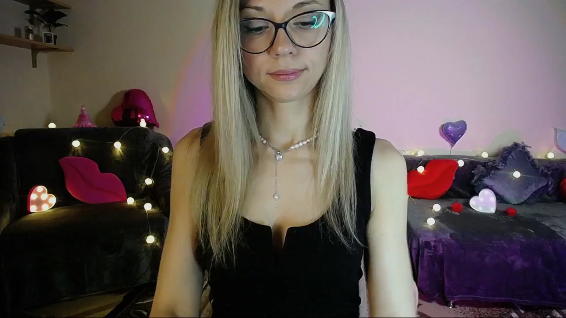 Gallery image thumbnail from Sunshine_alis's myfreecams stream on, 05/21/2025, 19:21 image 19 of 20