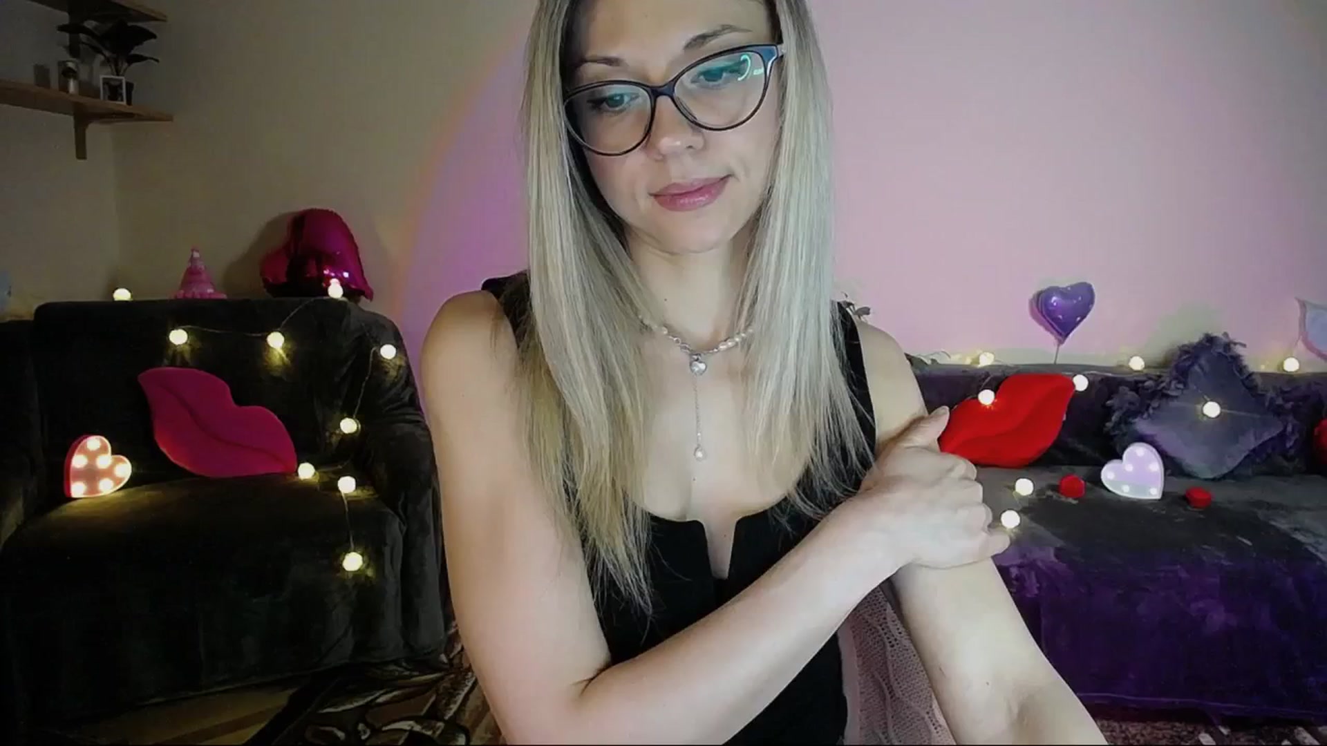Gallery image thumbnail from Sunshine_alis's myfreecams stream on, 05/21/2025, 19:21 image 18 of 20