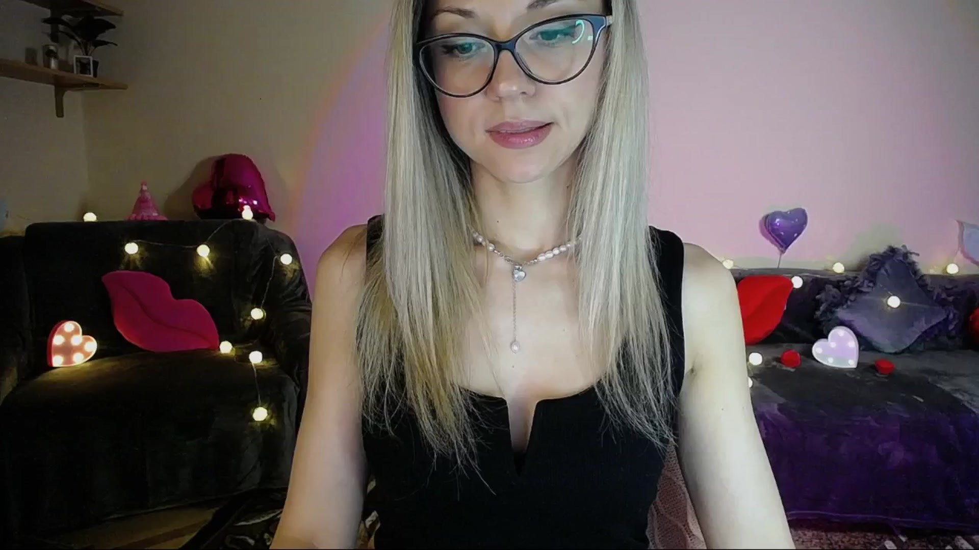 Gallery image thumbnail from Sunshine_alis's myfreecams stream on, 05/21/2025, 19:21 image 15 of 20