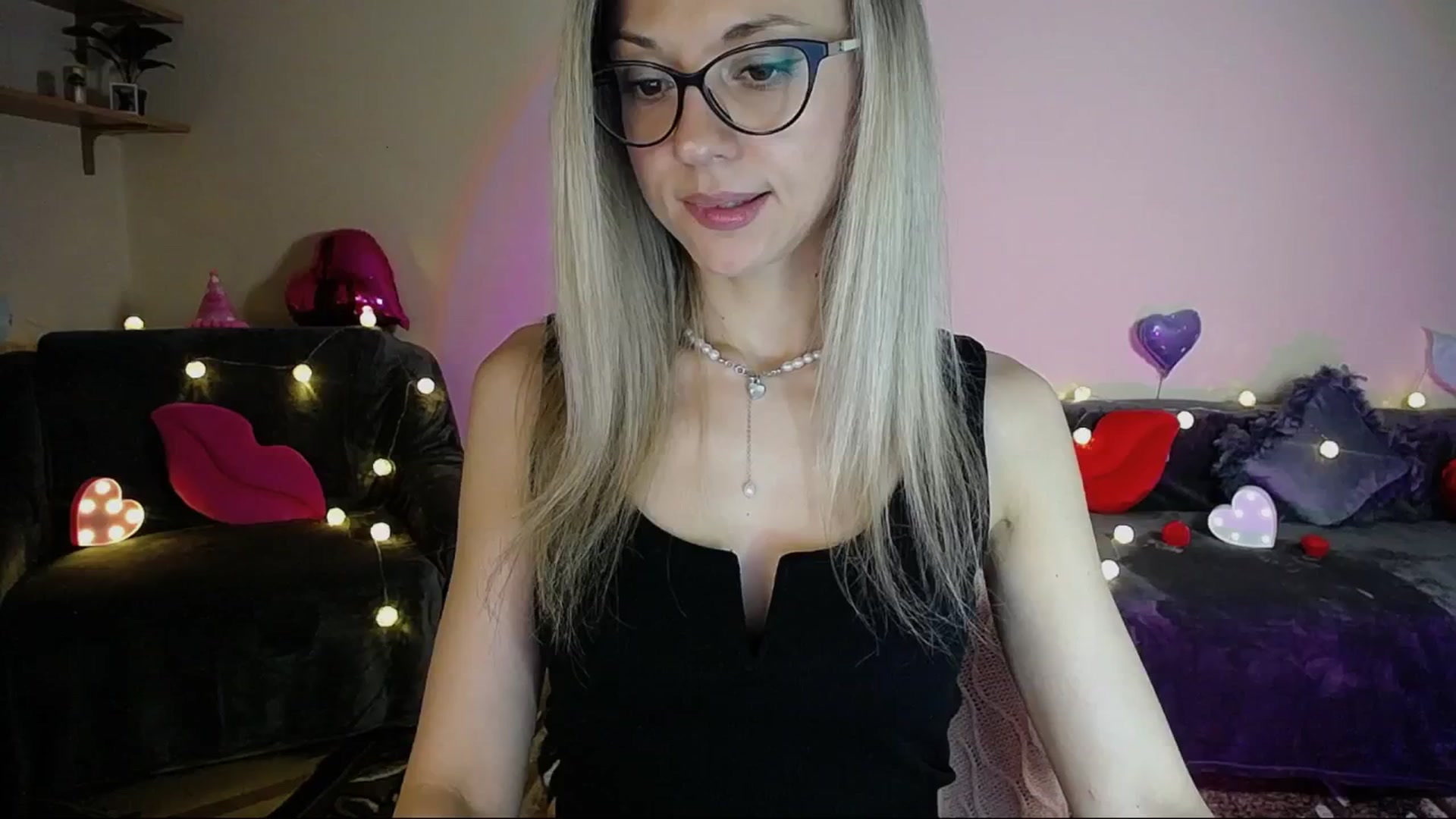 Gallery image thumbnail from Sunshine_alis's myfreecams stream on, 05/21/2025, 19:21 image 12 of 20