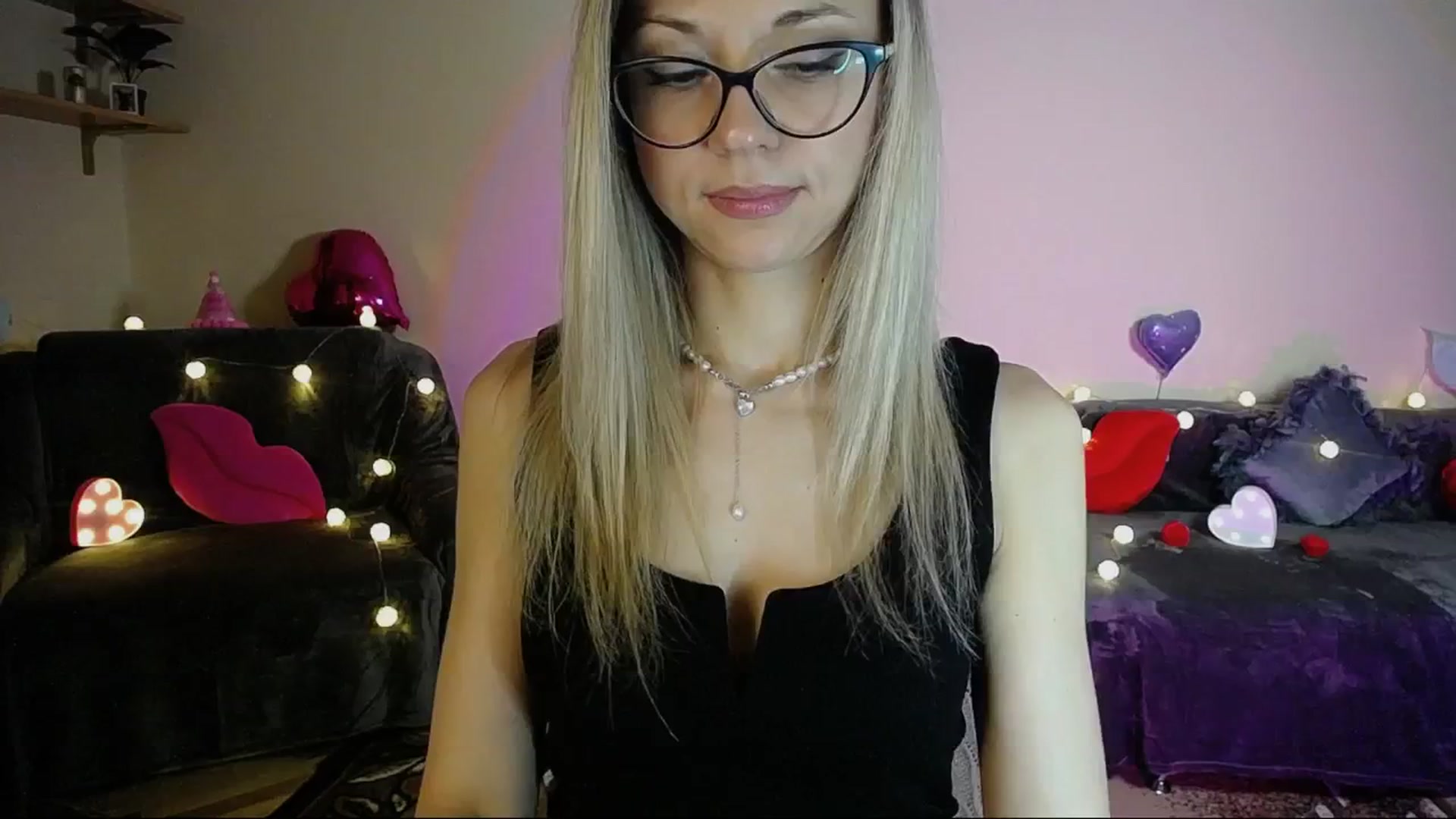 Gallery image thumbnail from Sunshine_alis's myfreecams stream on, 05/21/2025, 19:21 image 16 of 20