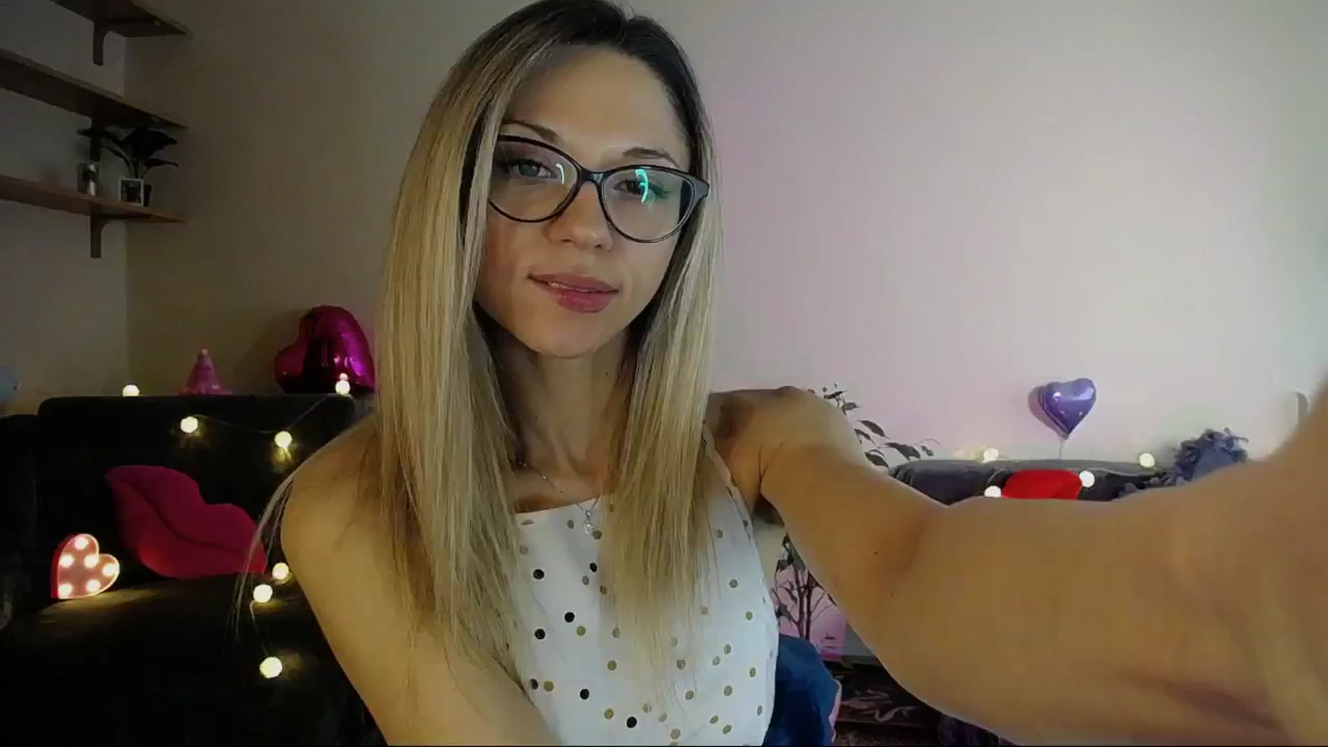 Gallery image thumbnail from Sunshine_alis's myfreecams stream on, 05/24/2025, 15:32 image 13 of 20