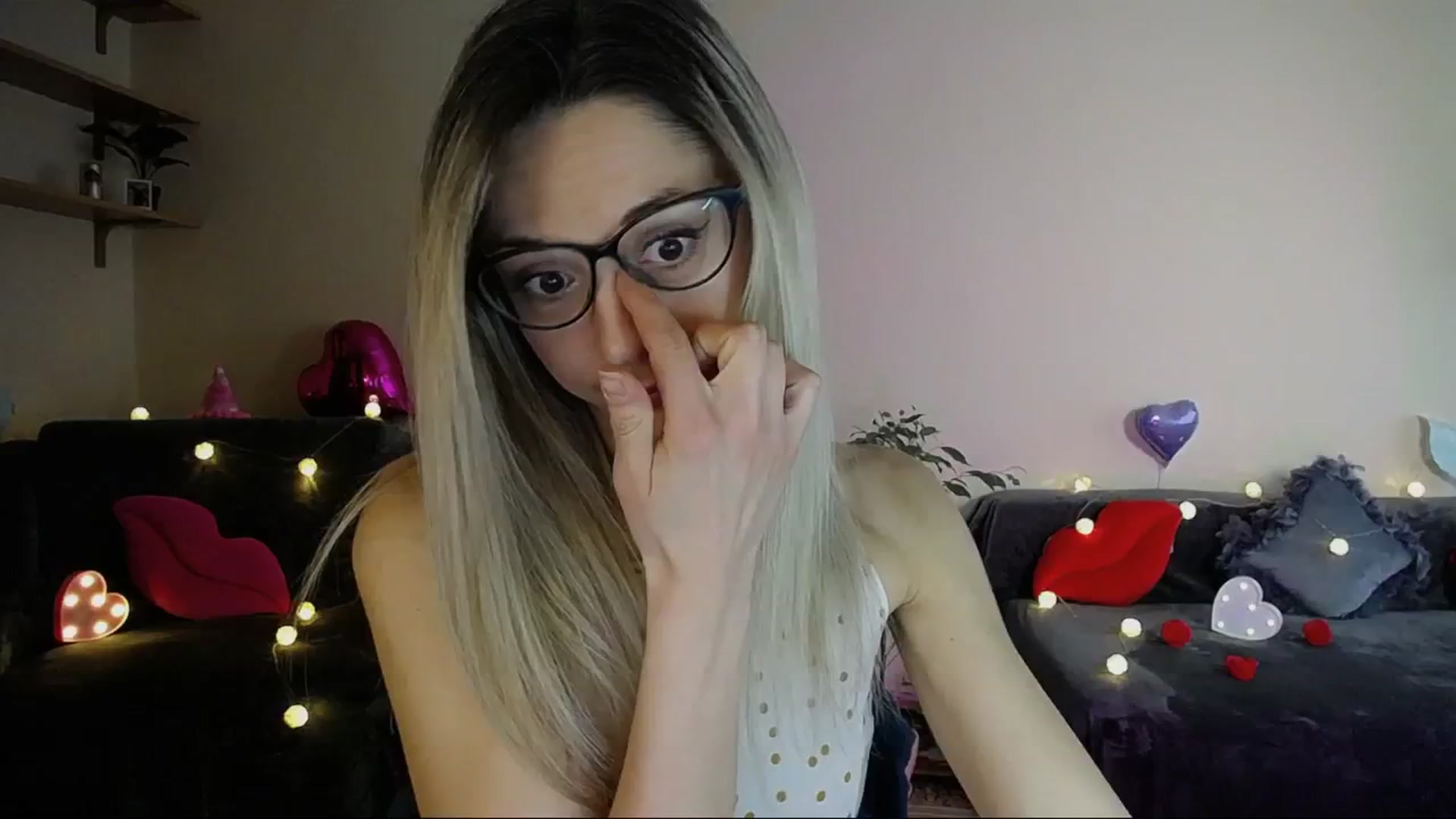 Gallery image thumbnail from Sunshine_alis's myfreecams stream on, 05/24/2025, 15:32 image 14 of 20