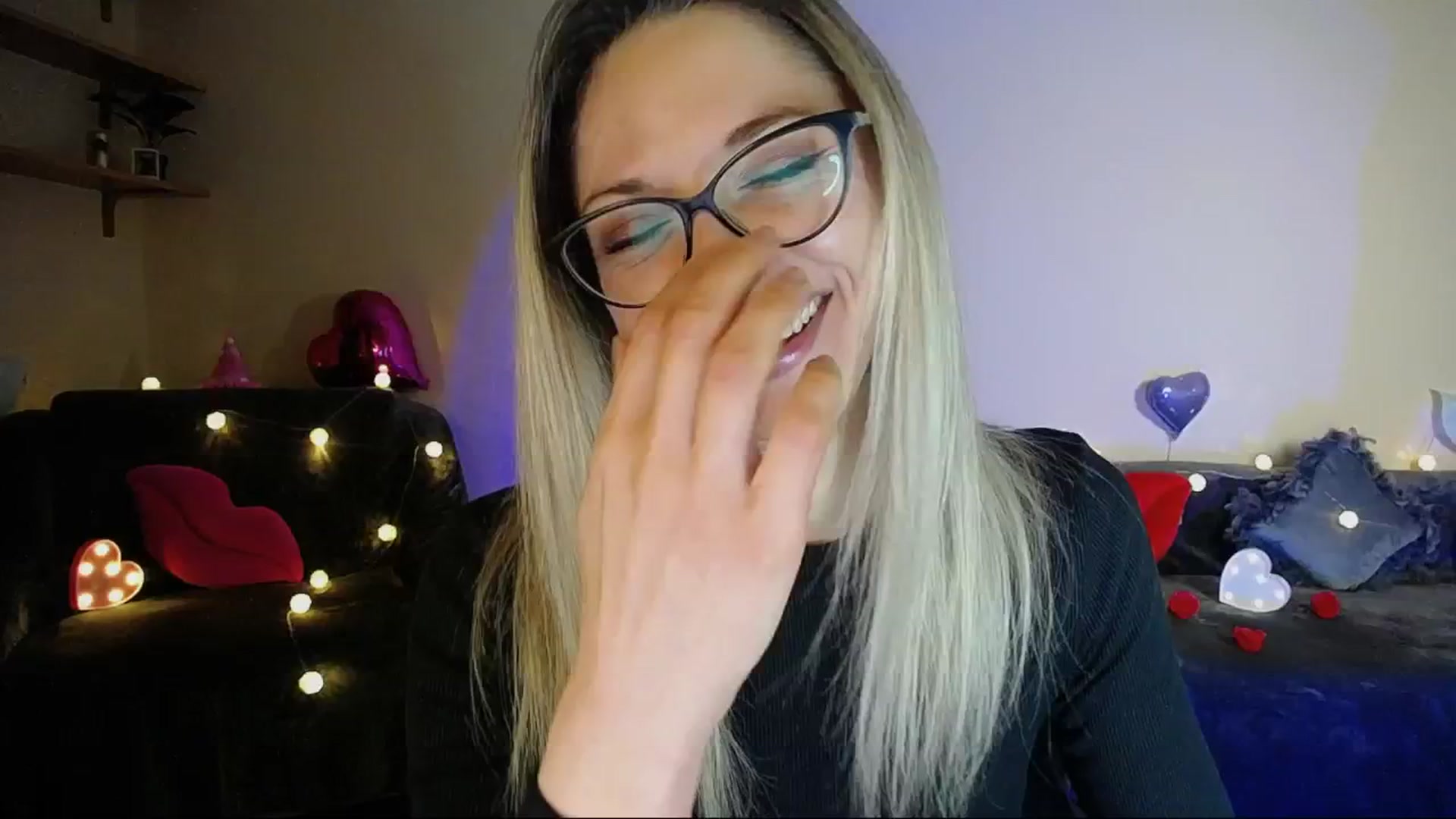 Gallery image thumbnail from Sunshine_alis's myfreecams stream on, 05/24/2025, 19:17 image 5 of 20
