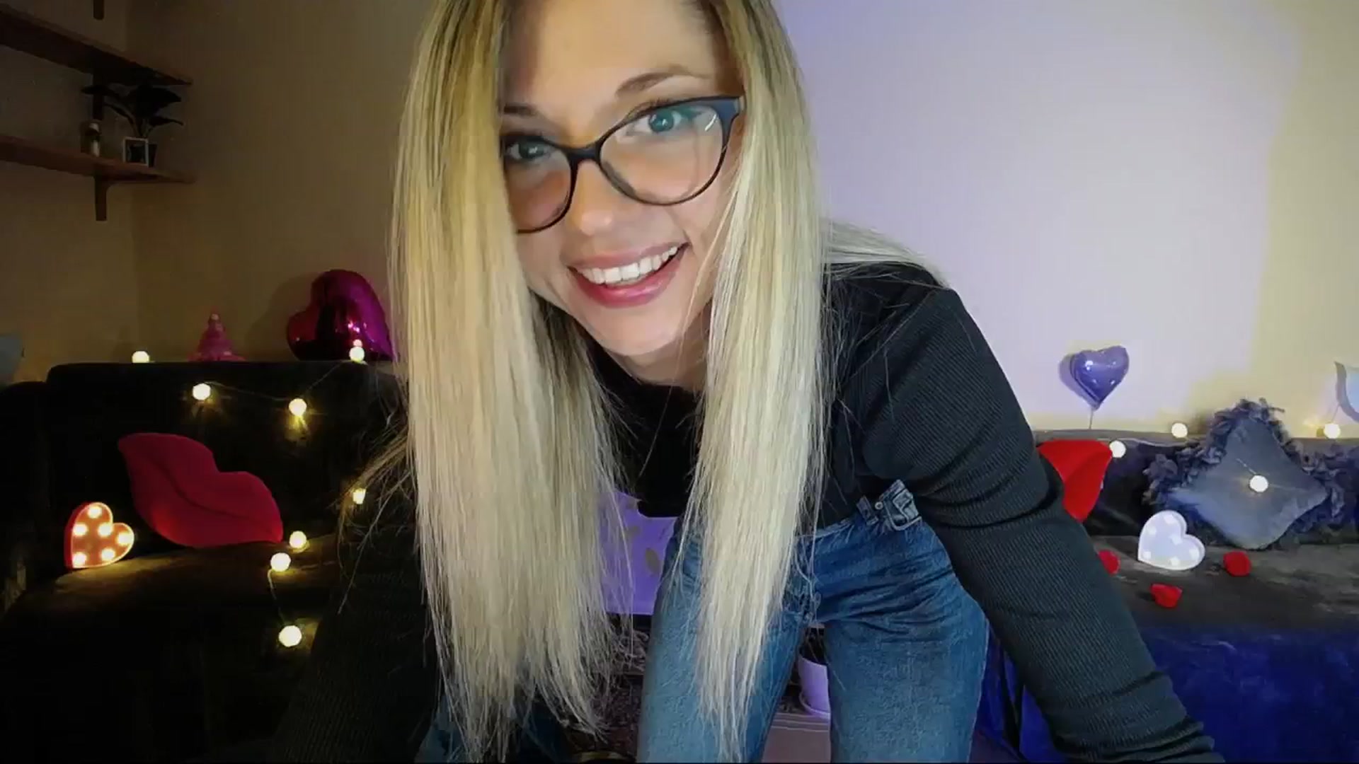 Gallery image thumbnail from Sunshine_alis's myfreecams stream on, 05/24/2025, 19:17 image 13 of 20