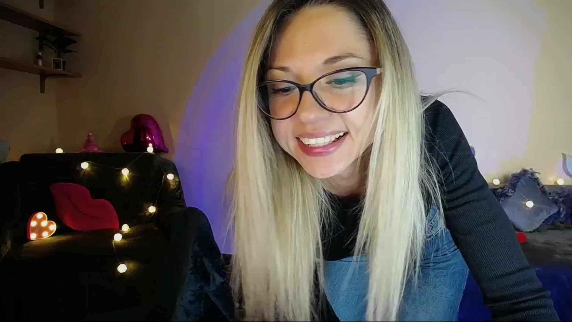 Gallery image thumbnail from Sunshine_alis's myfreecams stream on, 05/24/2025, 19:17 image 12 of 20
