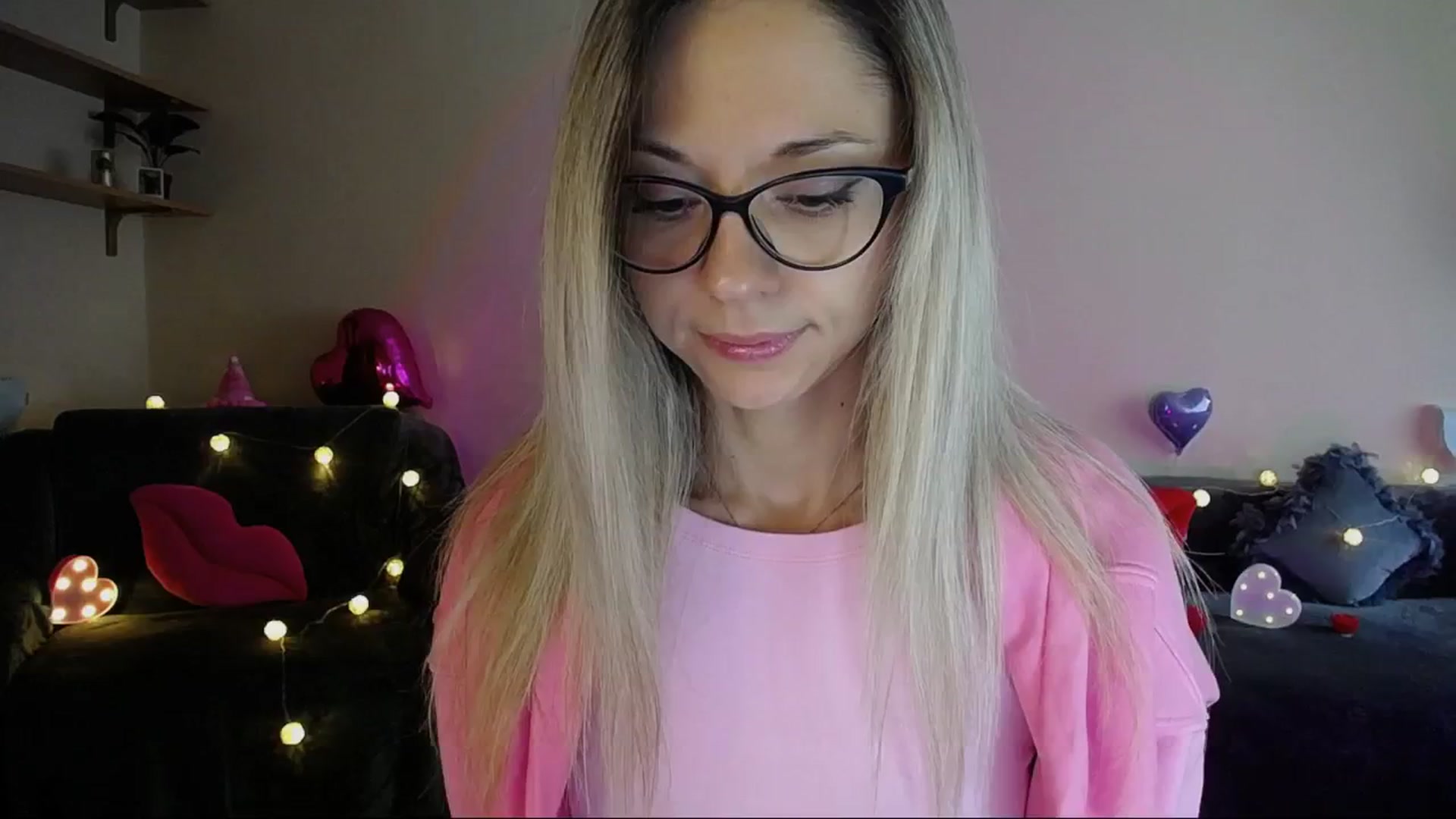 Gallery image thumbnail from Sunshine_alis's myfreecams stream on, 05/26/2025, 16:24 image 6 of 20