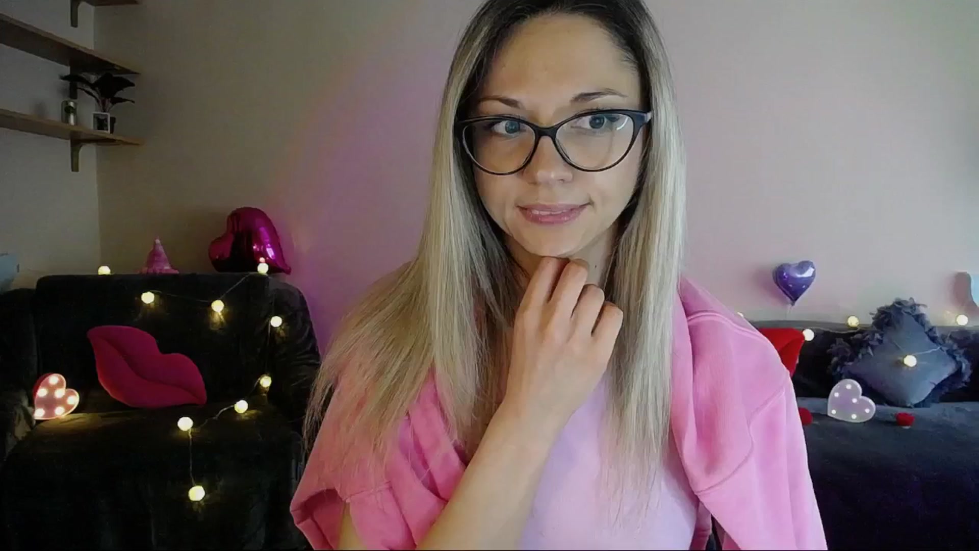 Gallery image thumbnail from Sunshine_alis's myfreecams stream on, 05/26/2025, 17:22 image 7 of 20