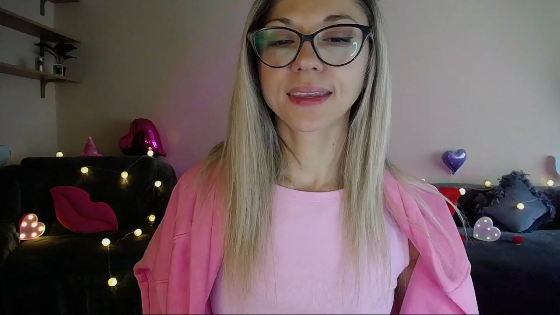 Gallery image thumbnail from Sunshine_alis's myfreecams stream on, 05/26/2025, 17:22 image 5 of 20