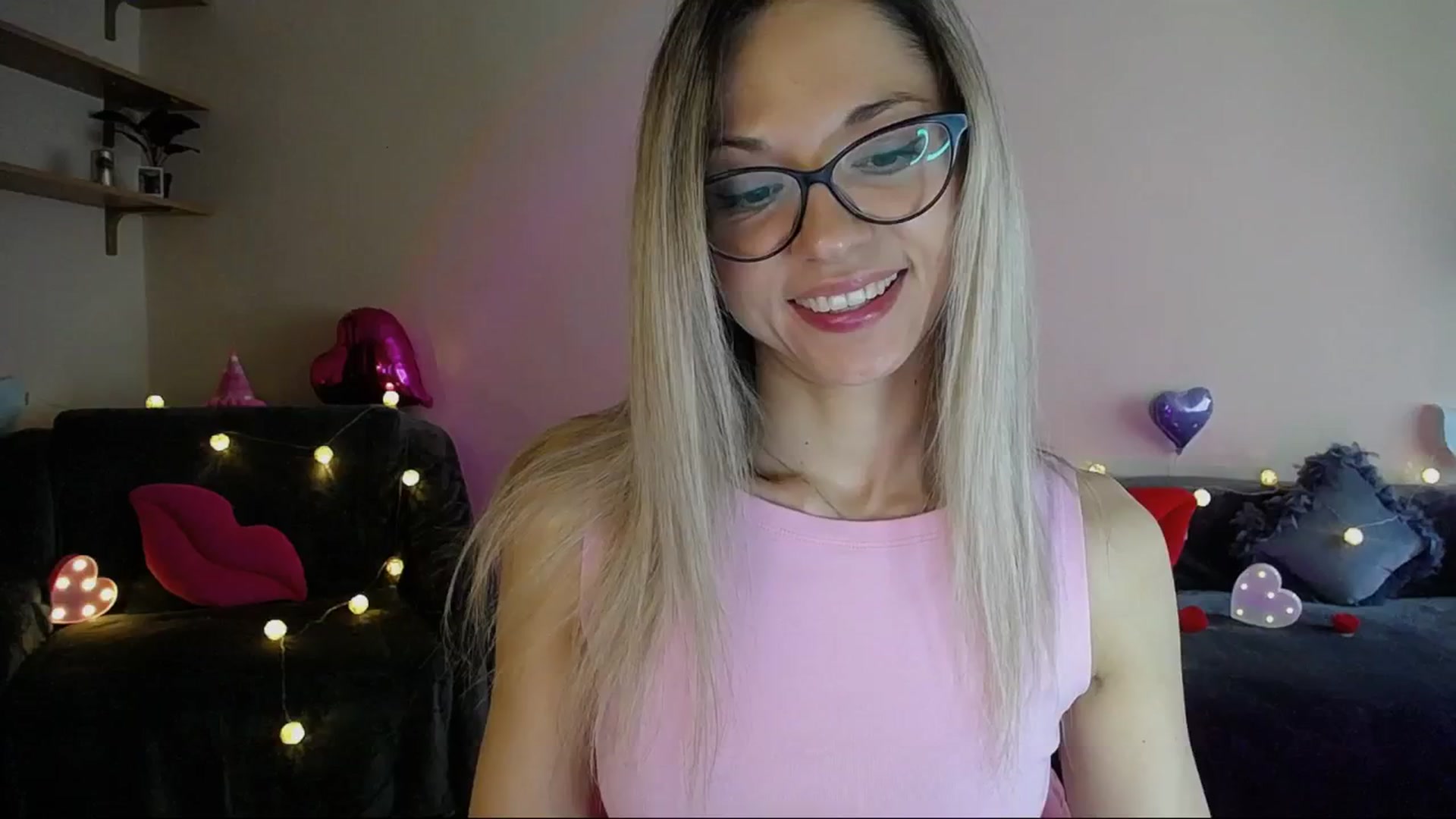 Gallery image thumbnail from Sunshine_alis's myfreecams stream on, 05/26/2025, 17:22 image 10 of 20