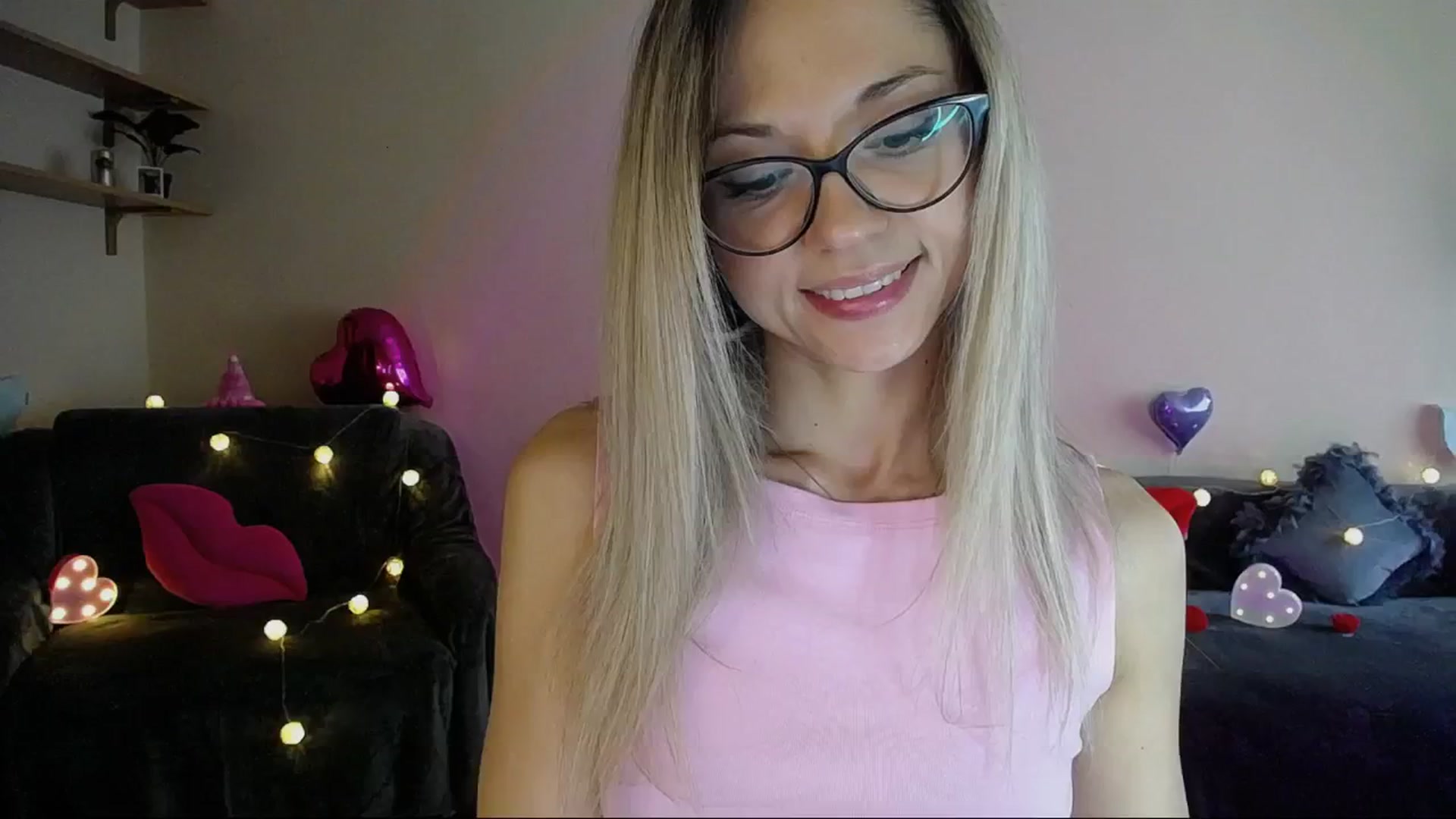 Gallery image thumbnail from Sunshine_alis's myfreecams stream on, 05/26/2025, 17:22 image 9 of 20