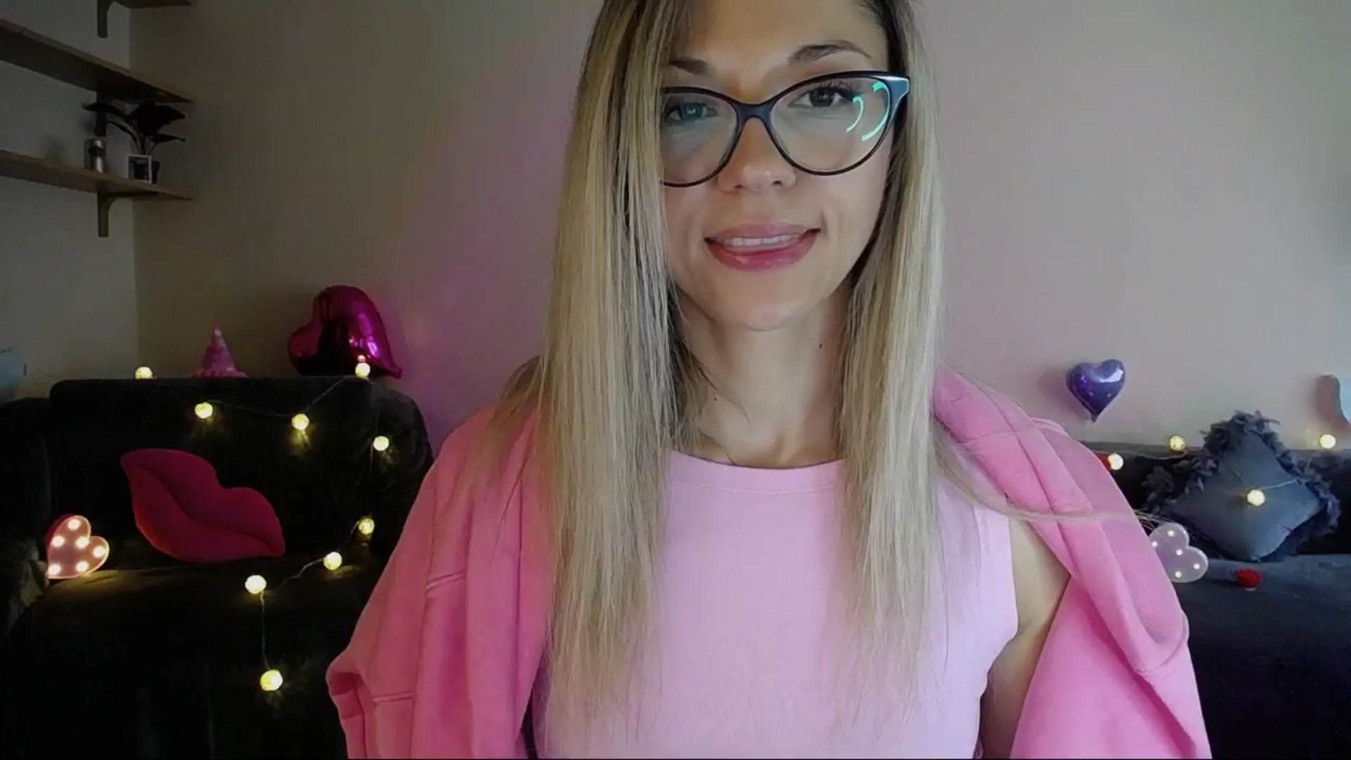 Gallery image thumbnail from Sunshine_alis's myfreecams stream on, 05/26/2025, 17:22 image 6 of 20