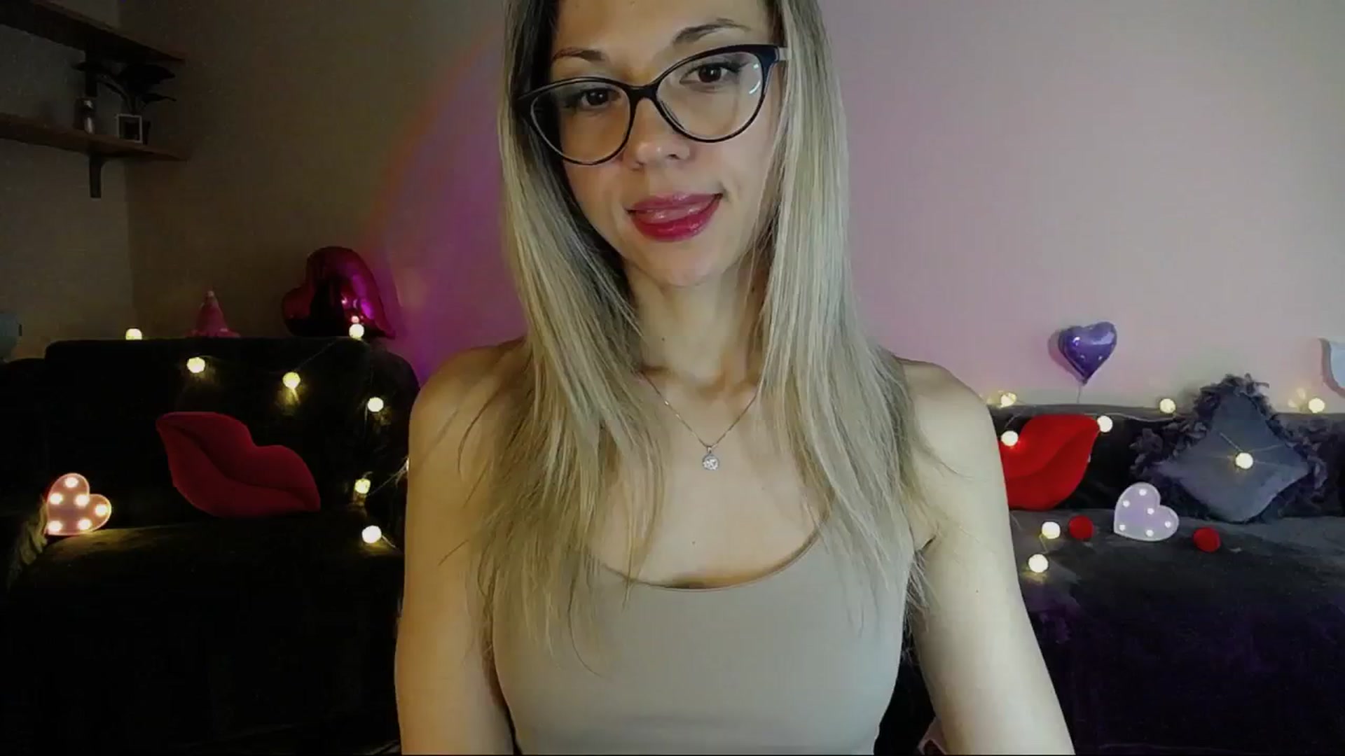 Gallery image thumbnail from Sunshine_alis's myfreecams stream on, 05/27/2025, 16:08 image 4 of 20
