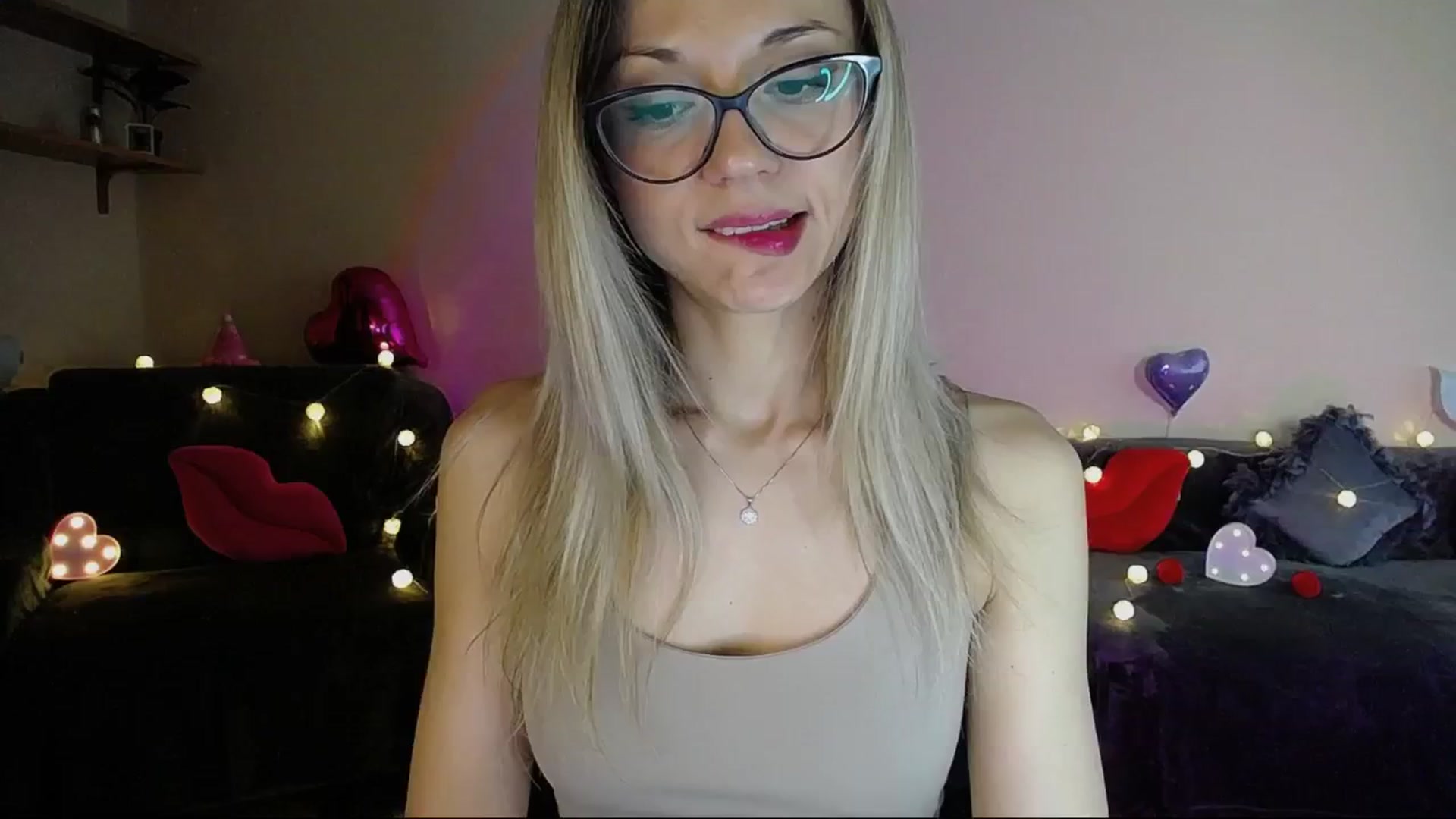 Gallery image thumbnail from Sunshine_alis's myfreecams stream on, 05/27/2025, 16:08 image 5 of 20