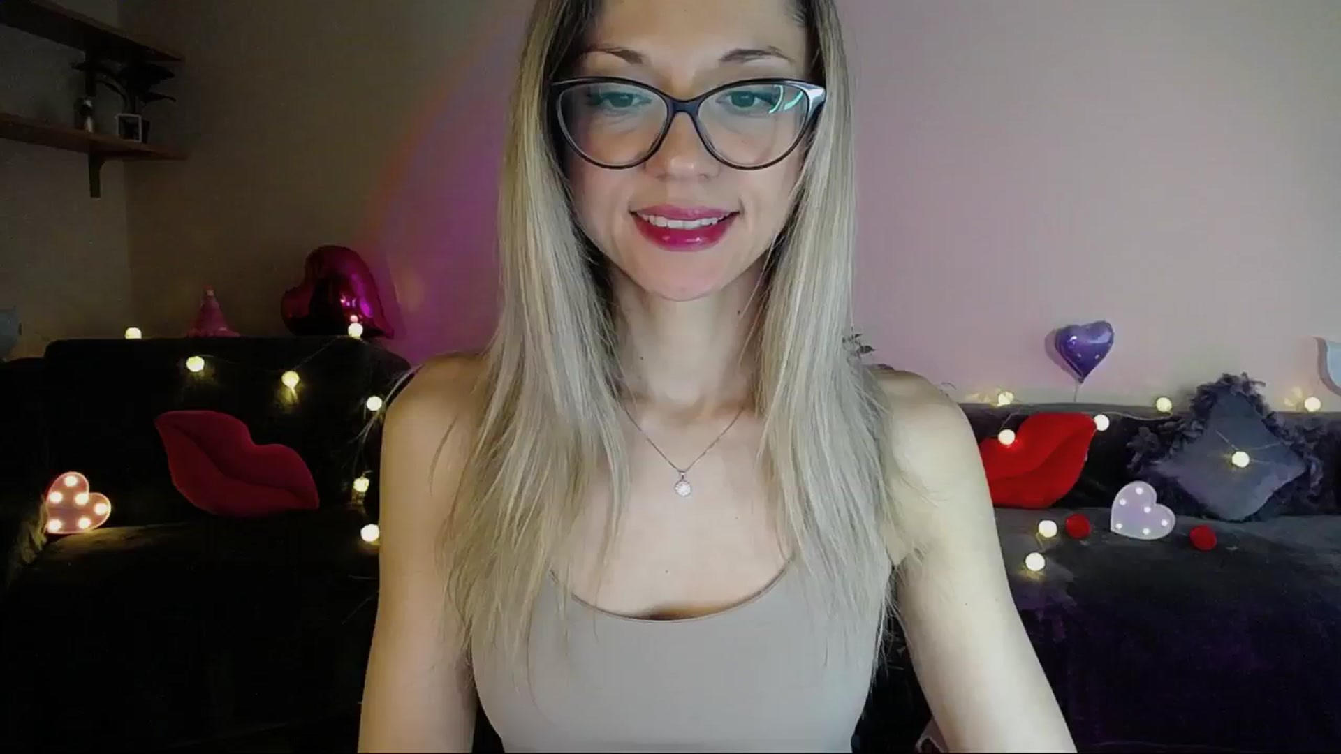 Gallery image thumbnail from Sunshine_alis's myfreecams stream on, 05/27/2025, 16:08 image 7 of 20