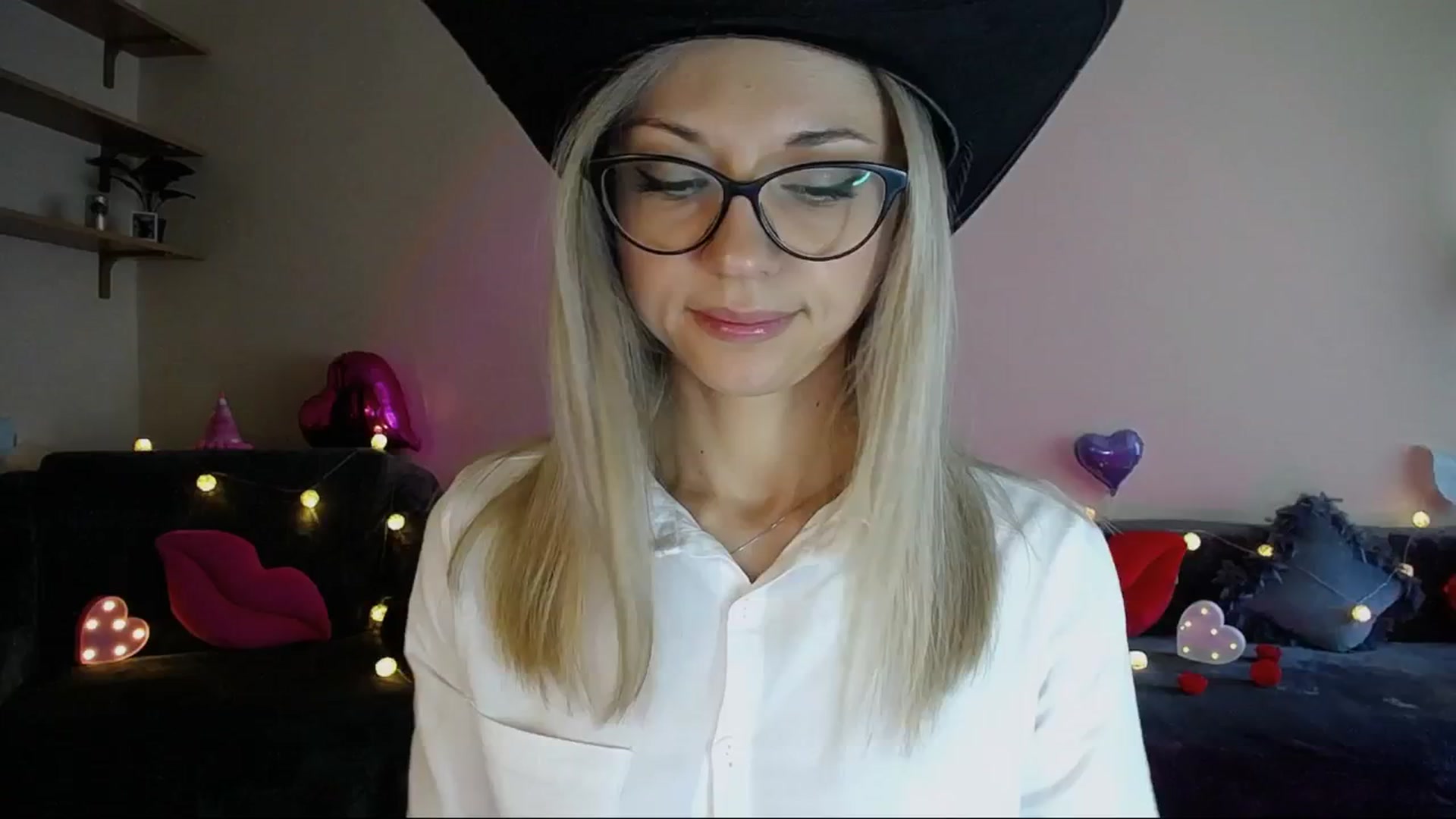 Gallery image thumbnail from Sunshine_alis's myfreecams stream on, 05/30/2025, 16:39 image 3 of 20