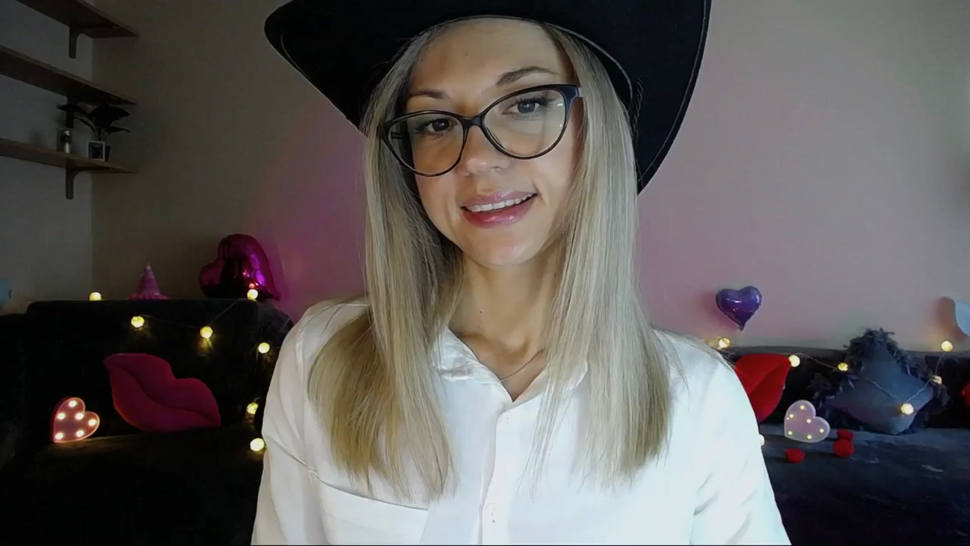 Gallery image thumbnail from Sunshine_alis's myfreecams stream on, 05/30/2025, 16:39 image 9 of 20