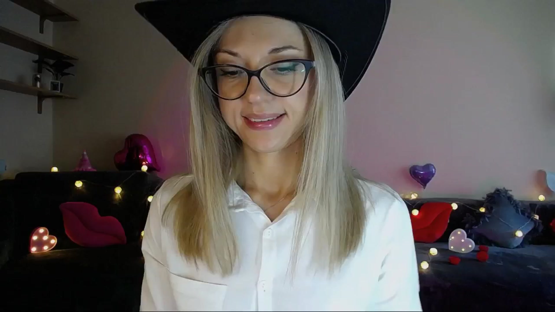 Gallery image thumbnail from Sunshine_alis's myfreecams stream on, 05/30/2025, 16:39 image 10 of 20