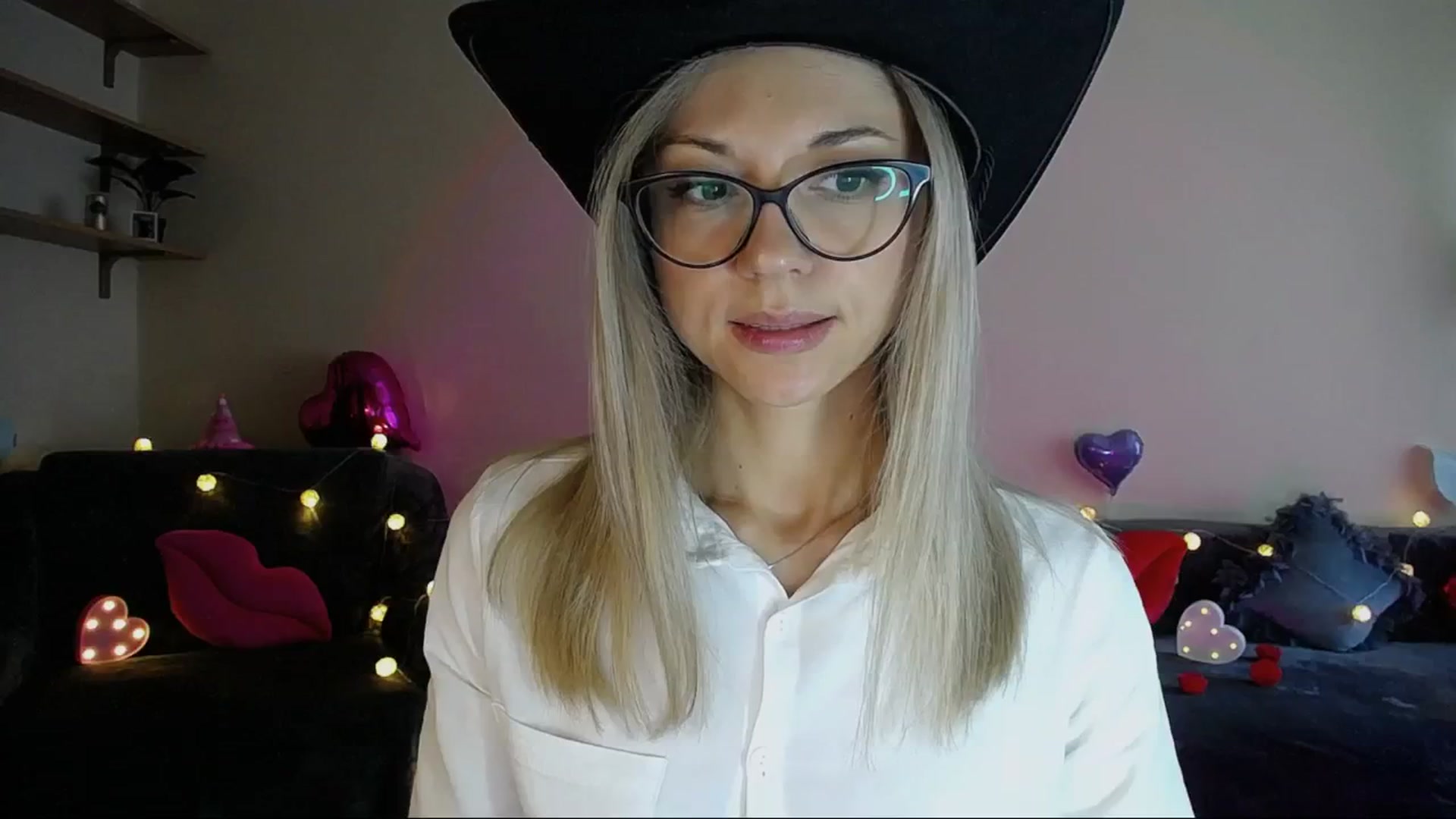 Gallery image thumbnail from Sunshine_alis's myfreecams stream on, 05/30/2025, 16:39 image 6 of 20