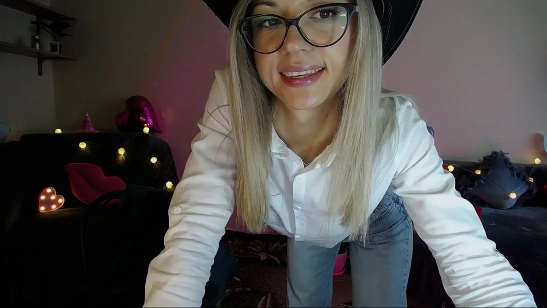 Gallery image thumbnail from Sunshine_alis's myfreecams stream on, 05/30/2025, 16:39 image 14 of 20