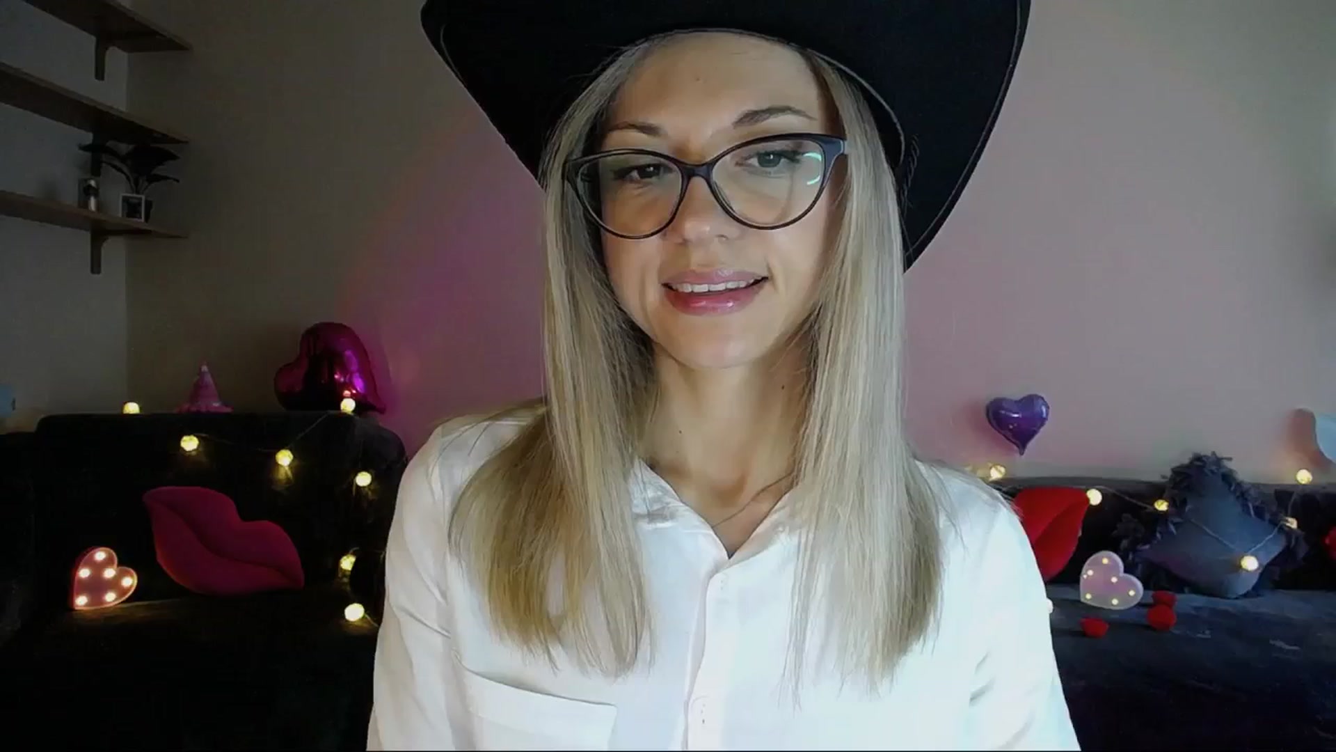 Gallery image thumbnail from Sunshine_alis's myfreecams stream on, 05/30/2025, 16:39 image 11 of 20