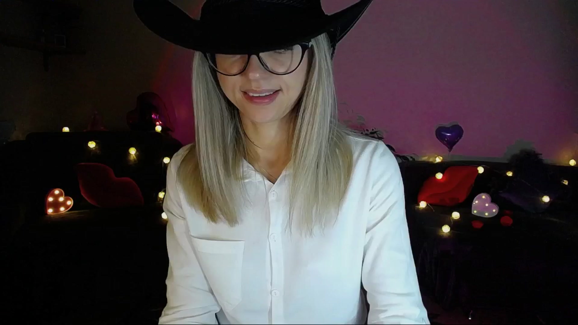 Gallery image thumbnail from Sunshine_alis's myfreecams stream on, 05/30/2025, 18:21 image 17 of 20