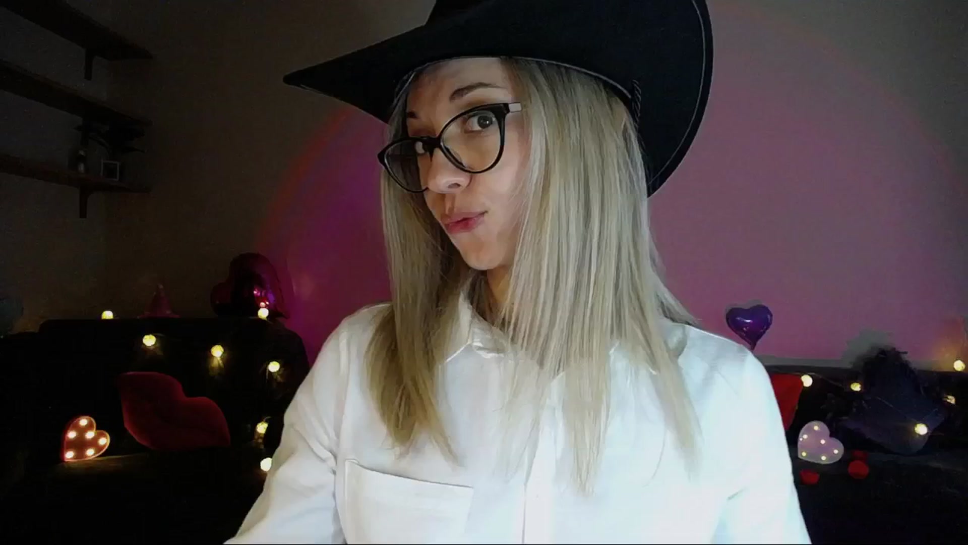 Gallery image thumbnail from Sunshine_alis's myfreecams stream on, 05/30/2025, 18:21 image 10 of 20